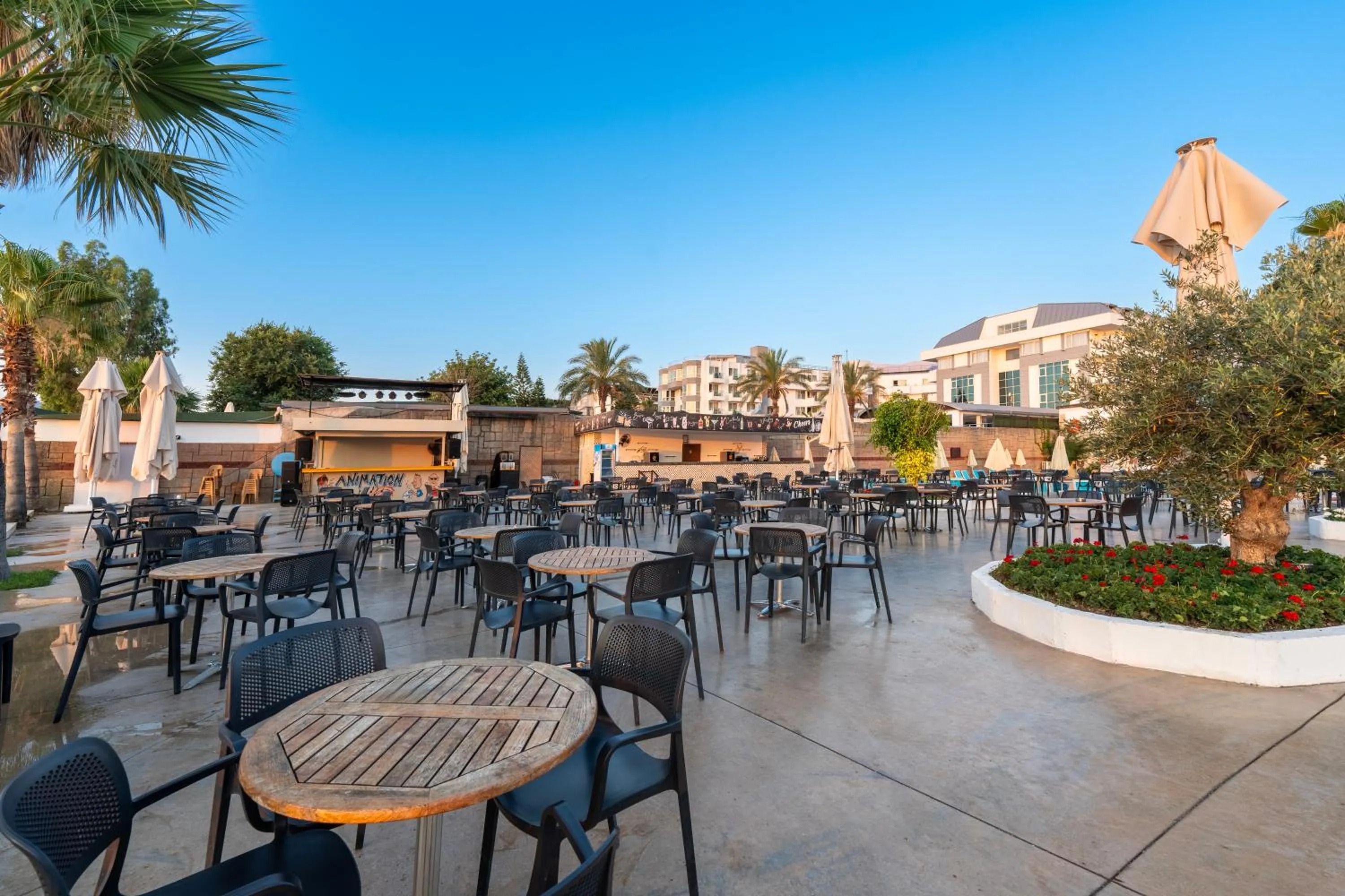 Property building in Armas Gul Beach