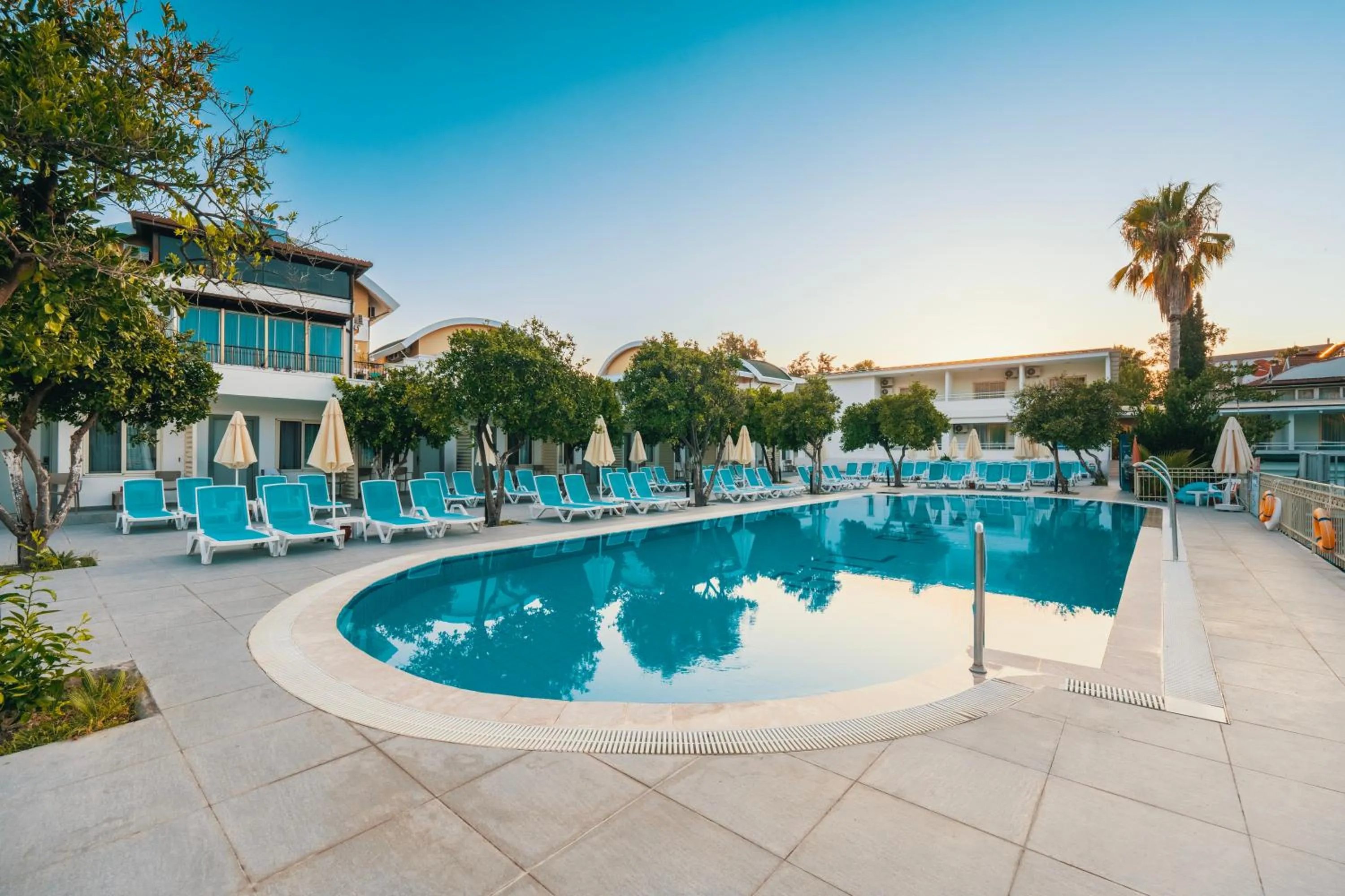 Swimming pool in Armas Gul Beach