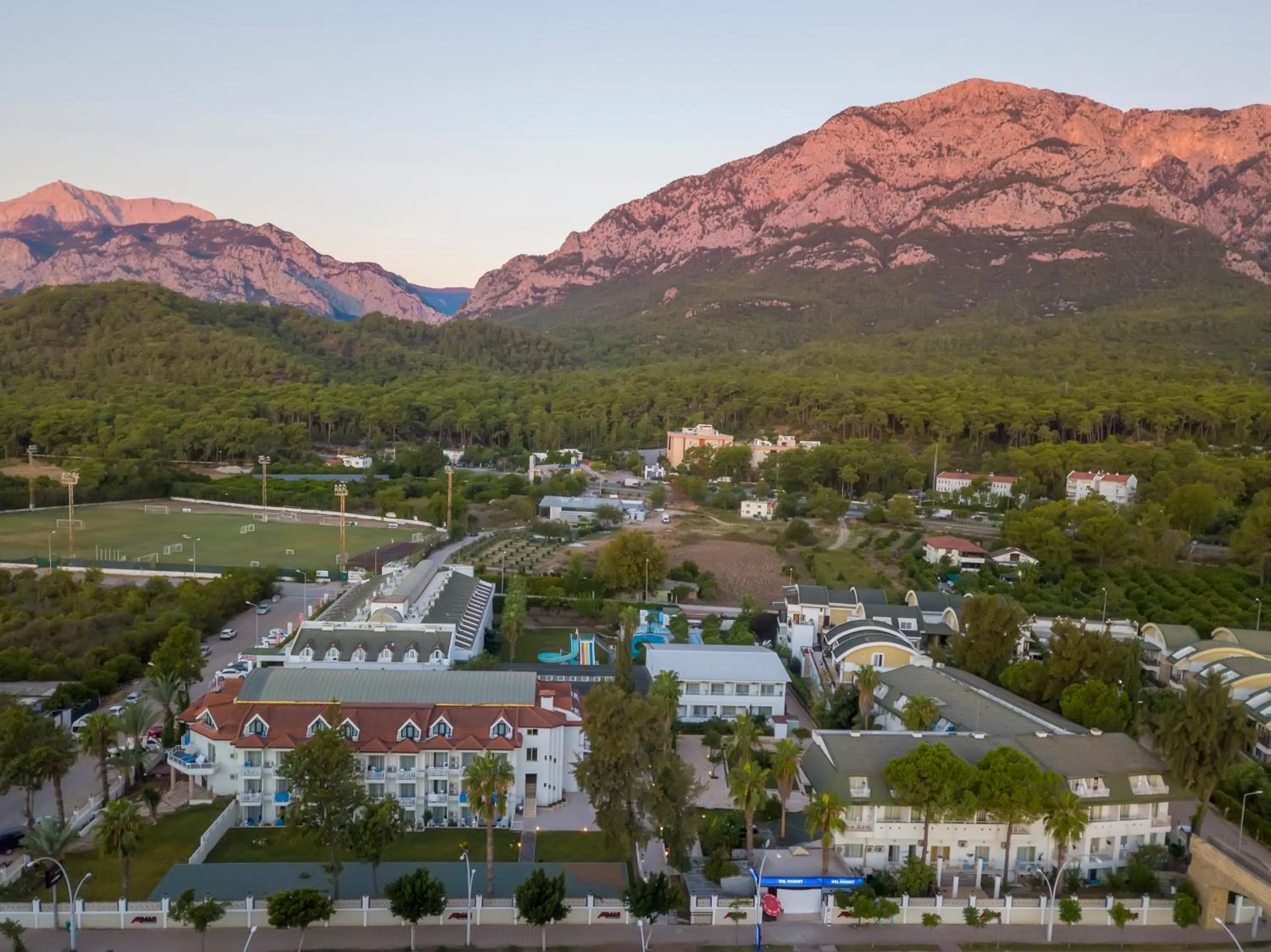 Property building in Armas Gul Beach