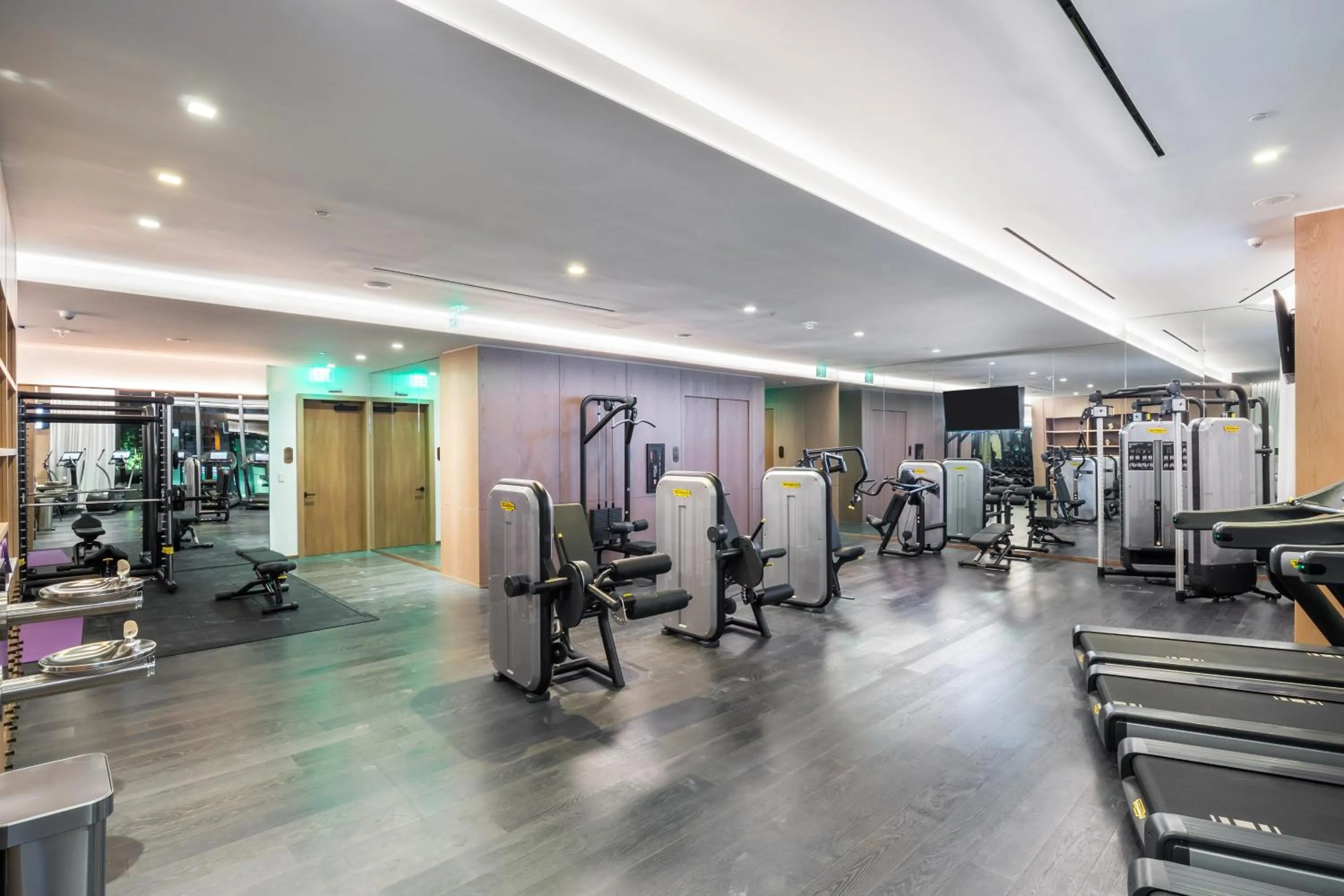 Fitness centre/facilities in Suites at SLS Lux Brickell managed by CE