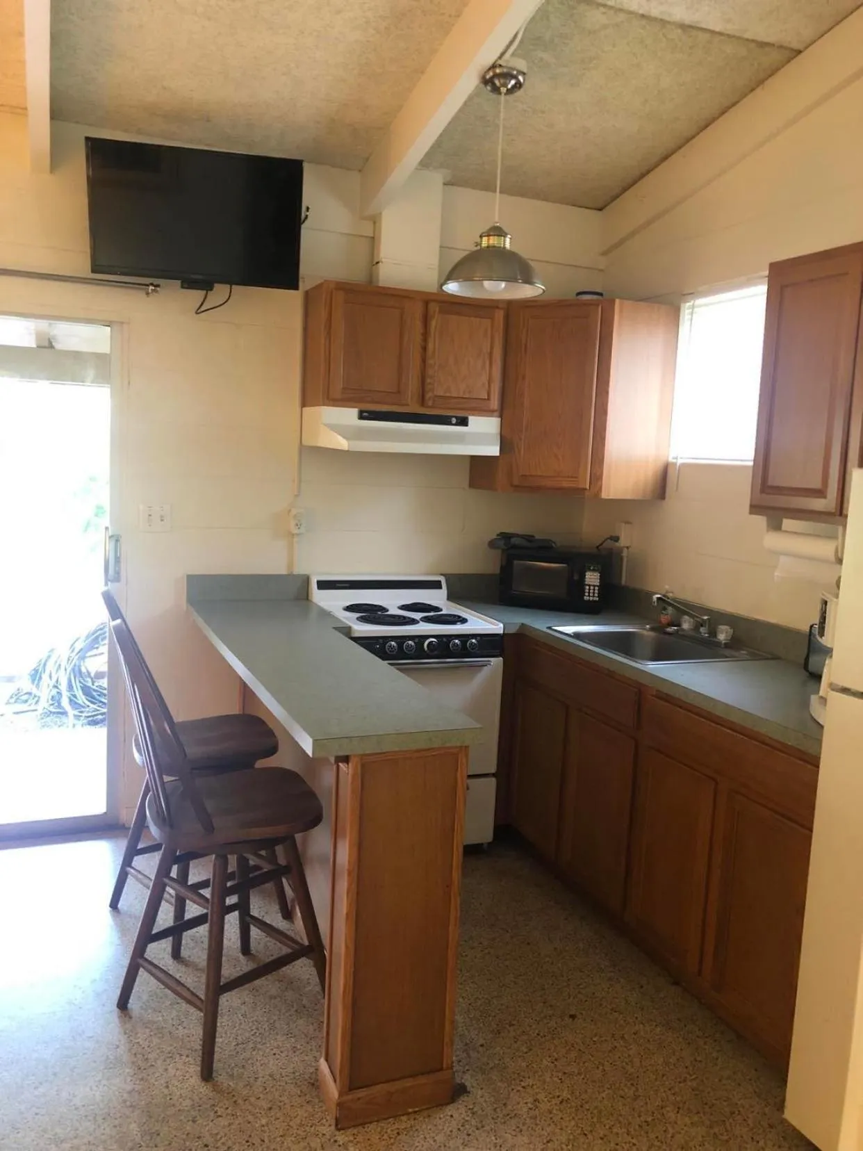 Kitchen or kitchenette in Tropical Marina & Resort on Lake Beresford