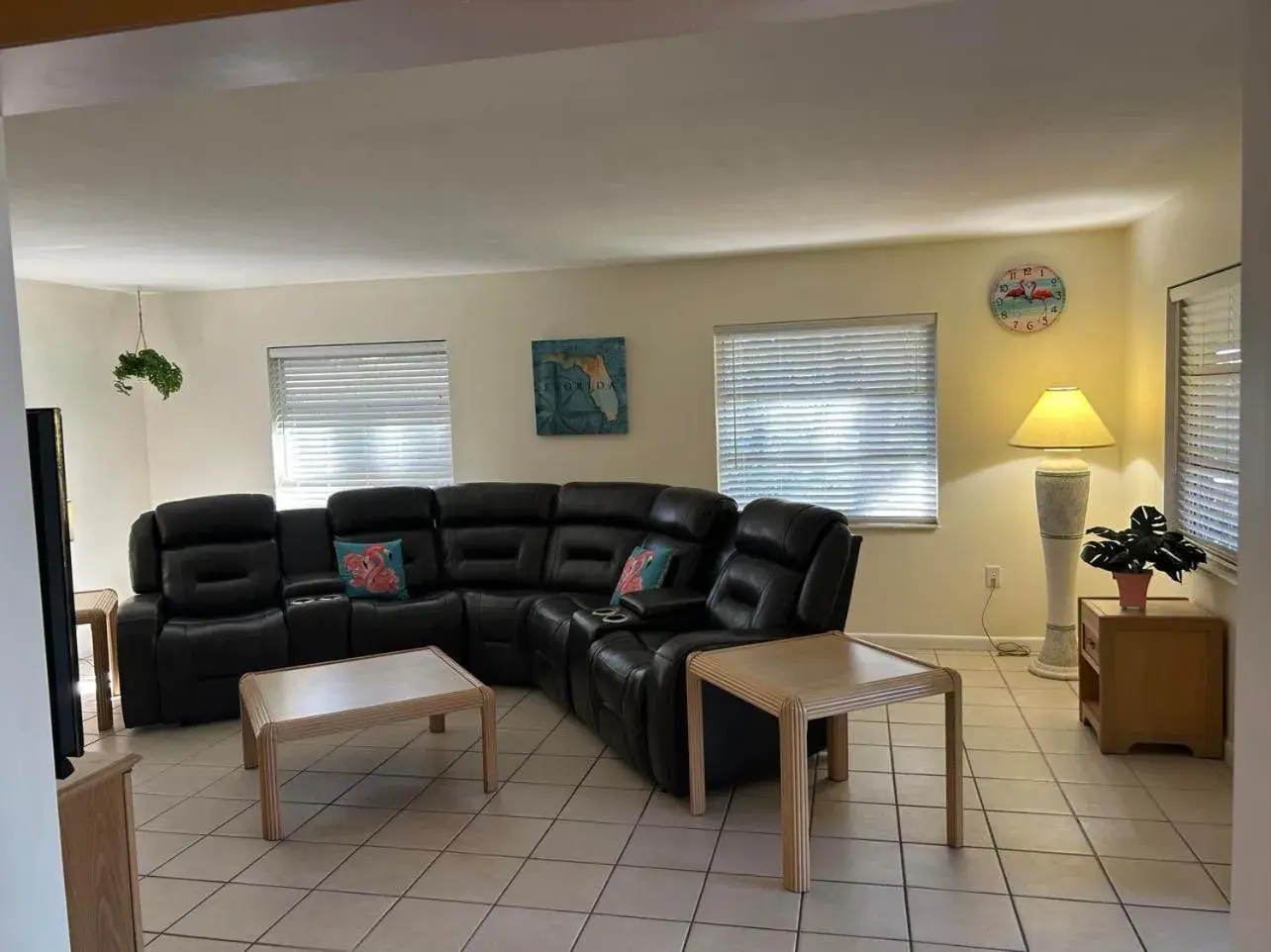 Deluxe Triple Room in Tropical Marina & Resort on Lake Beresford Deluxe Triple Room in Tropical Marina & Resort on Lake Beresford