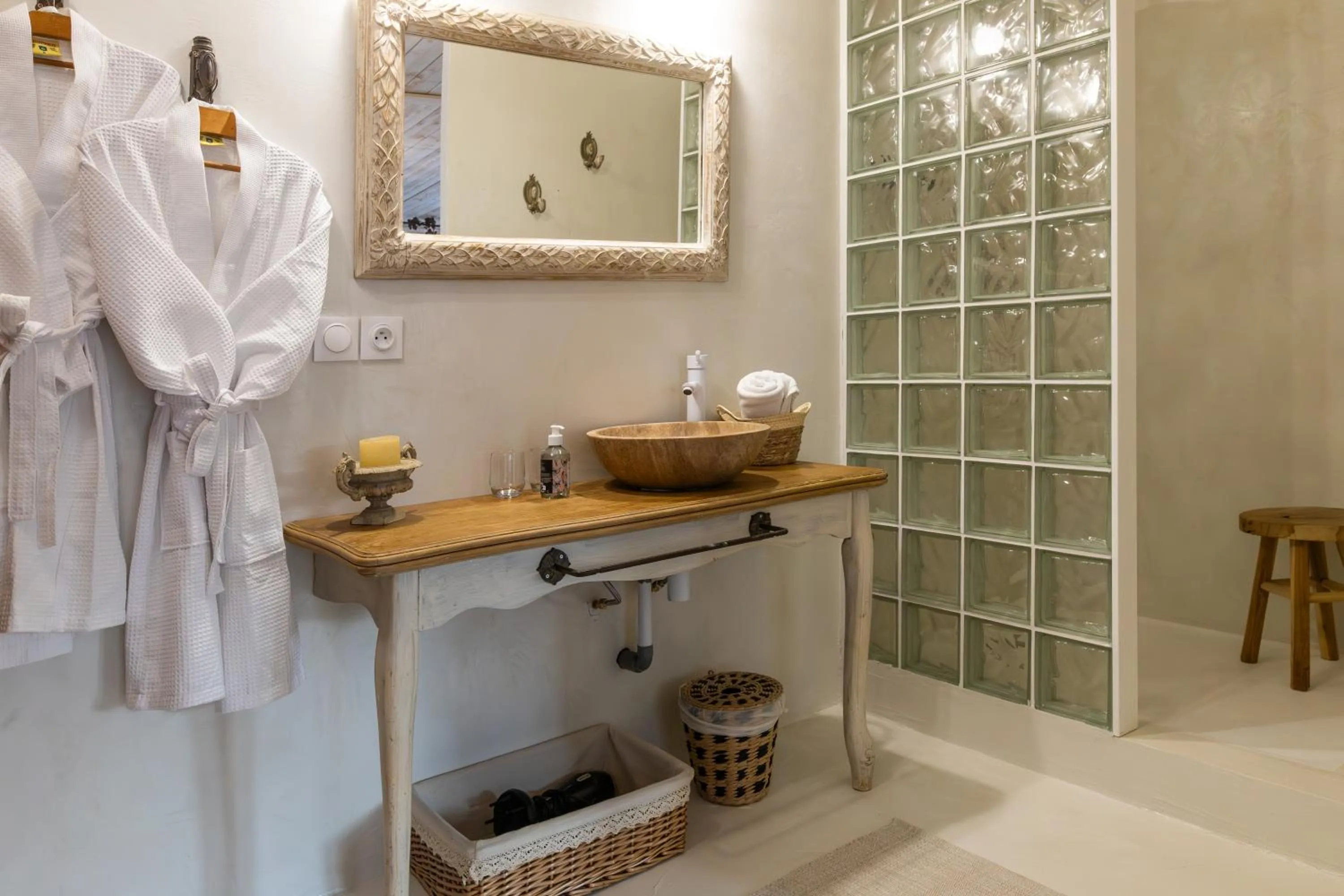 Shower in La Bastide du Mûrier