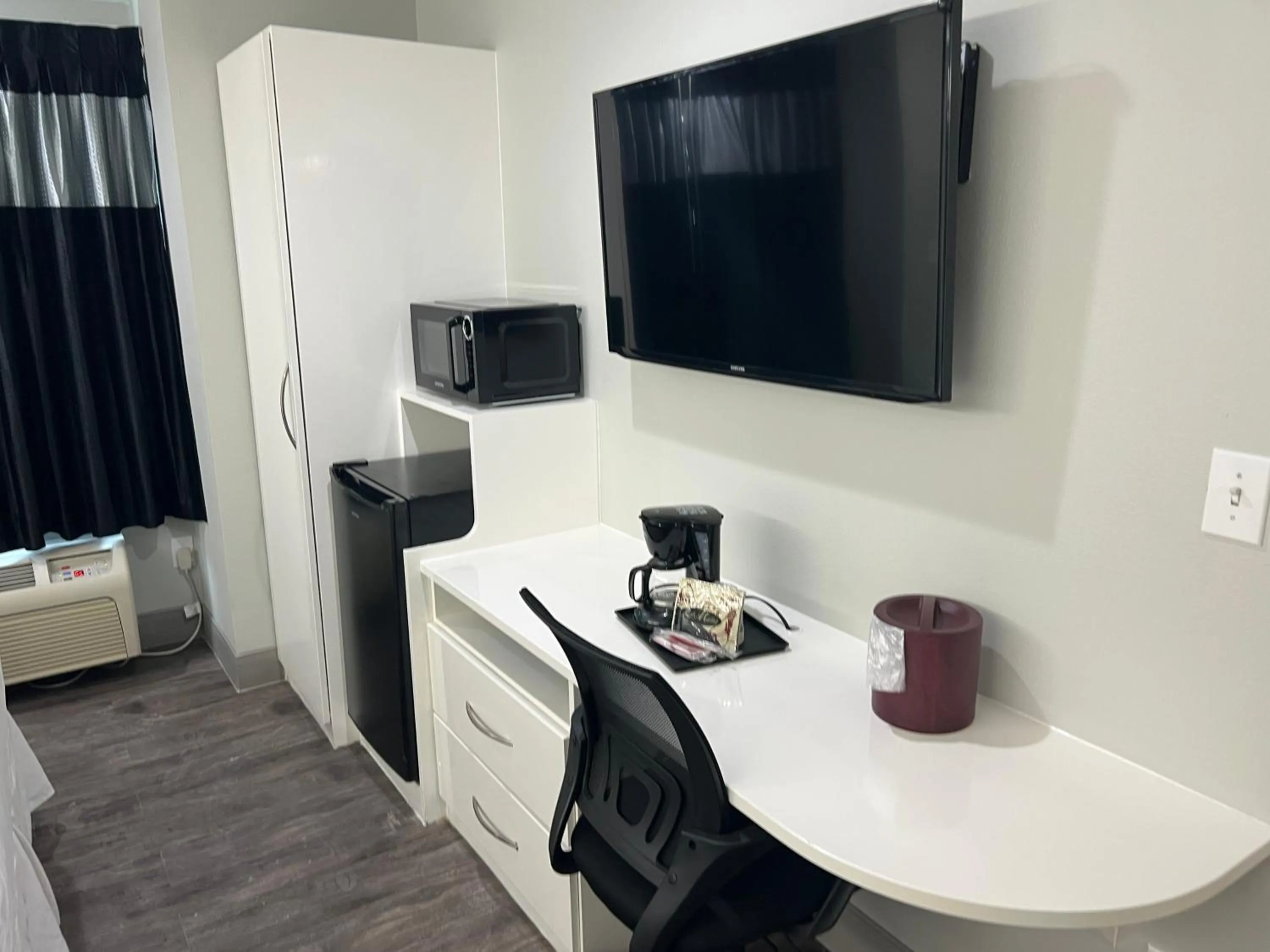 Bedroom in Crystal Inn