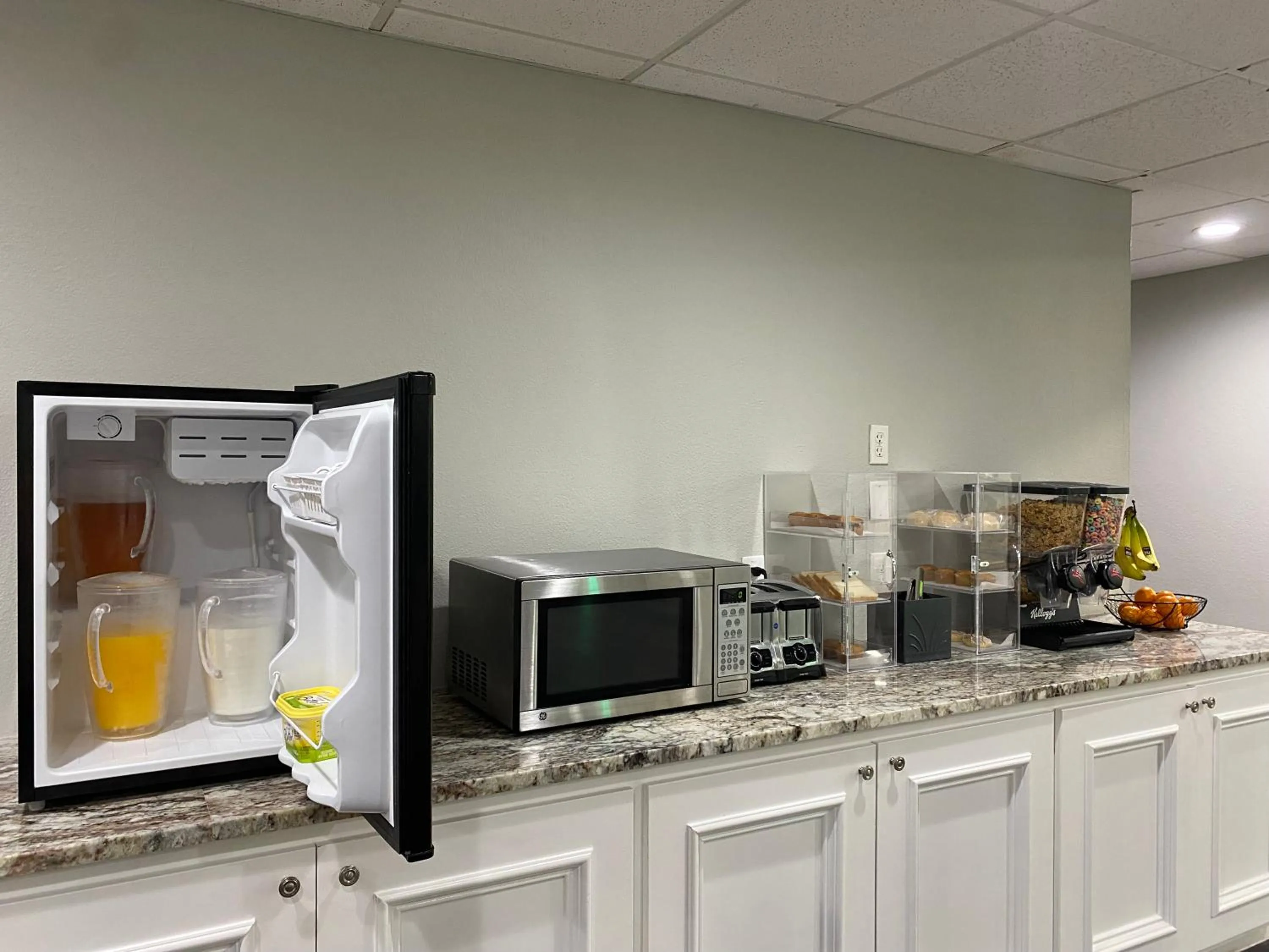 Breakfast in Crystal Inn