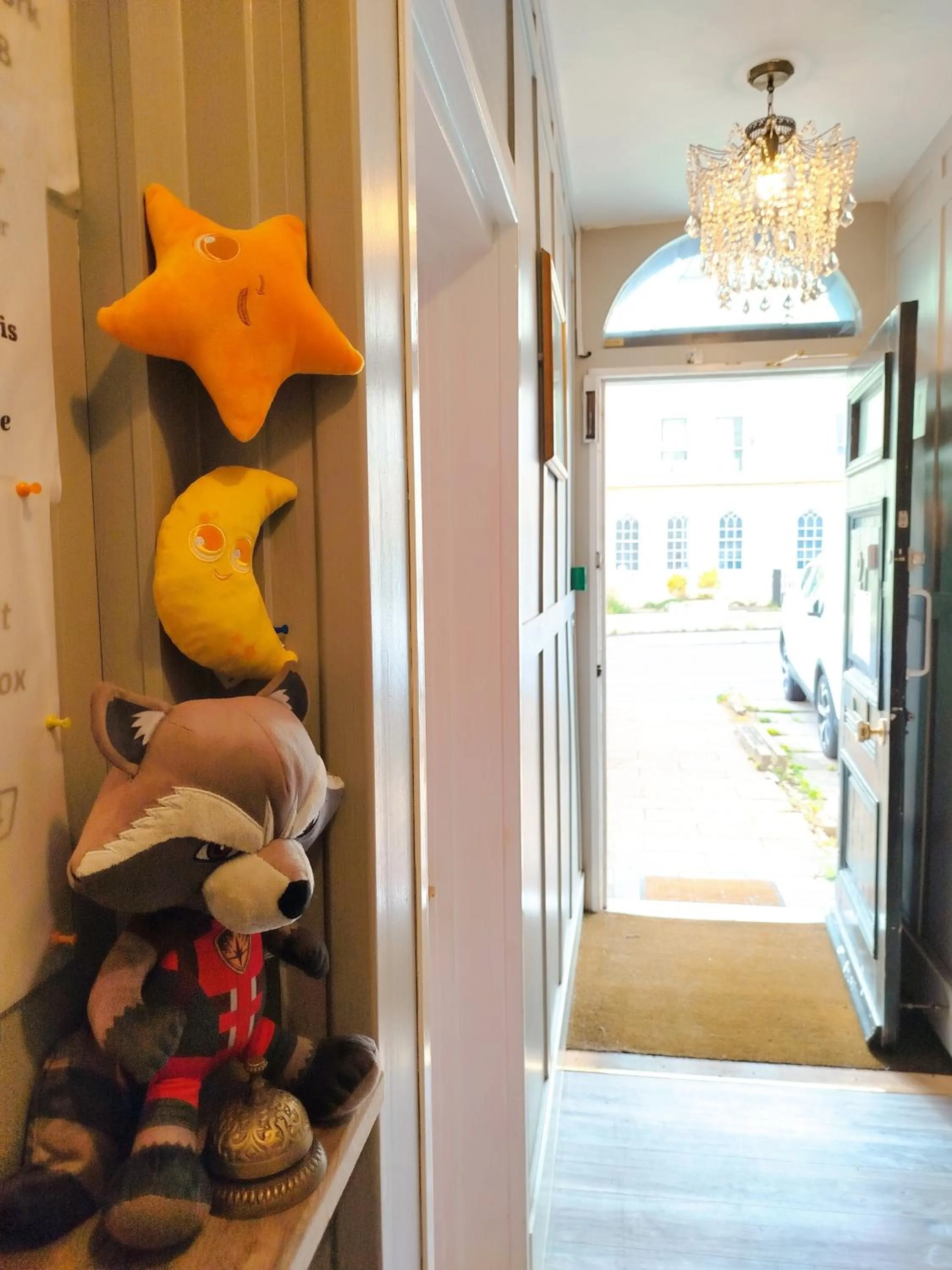 Facade/entrance in The Willows