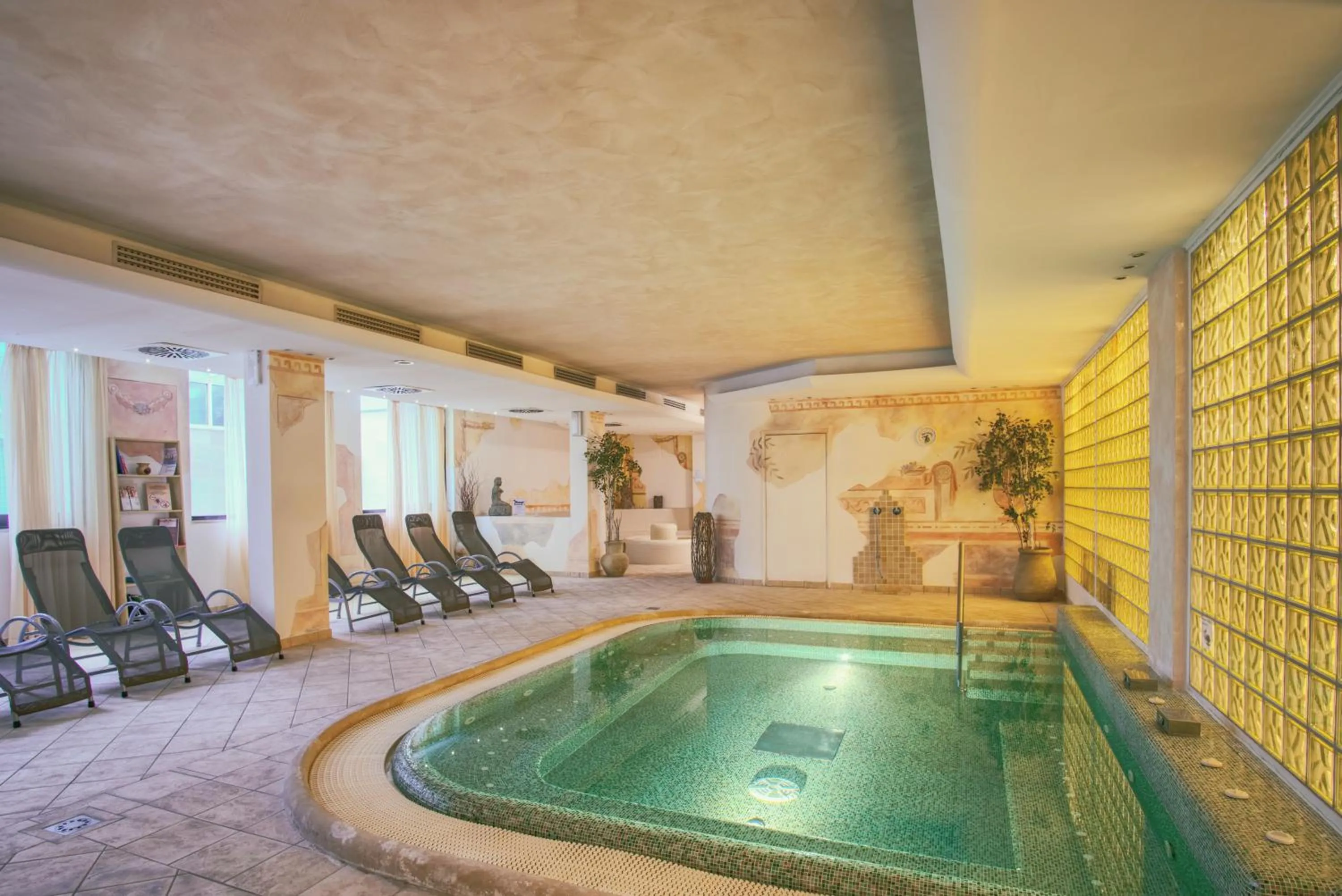 Spa and wellness centre/facilities in Hotel Caesar Residence & SPA