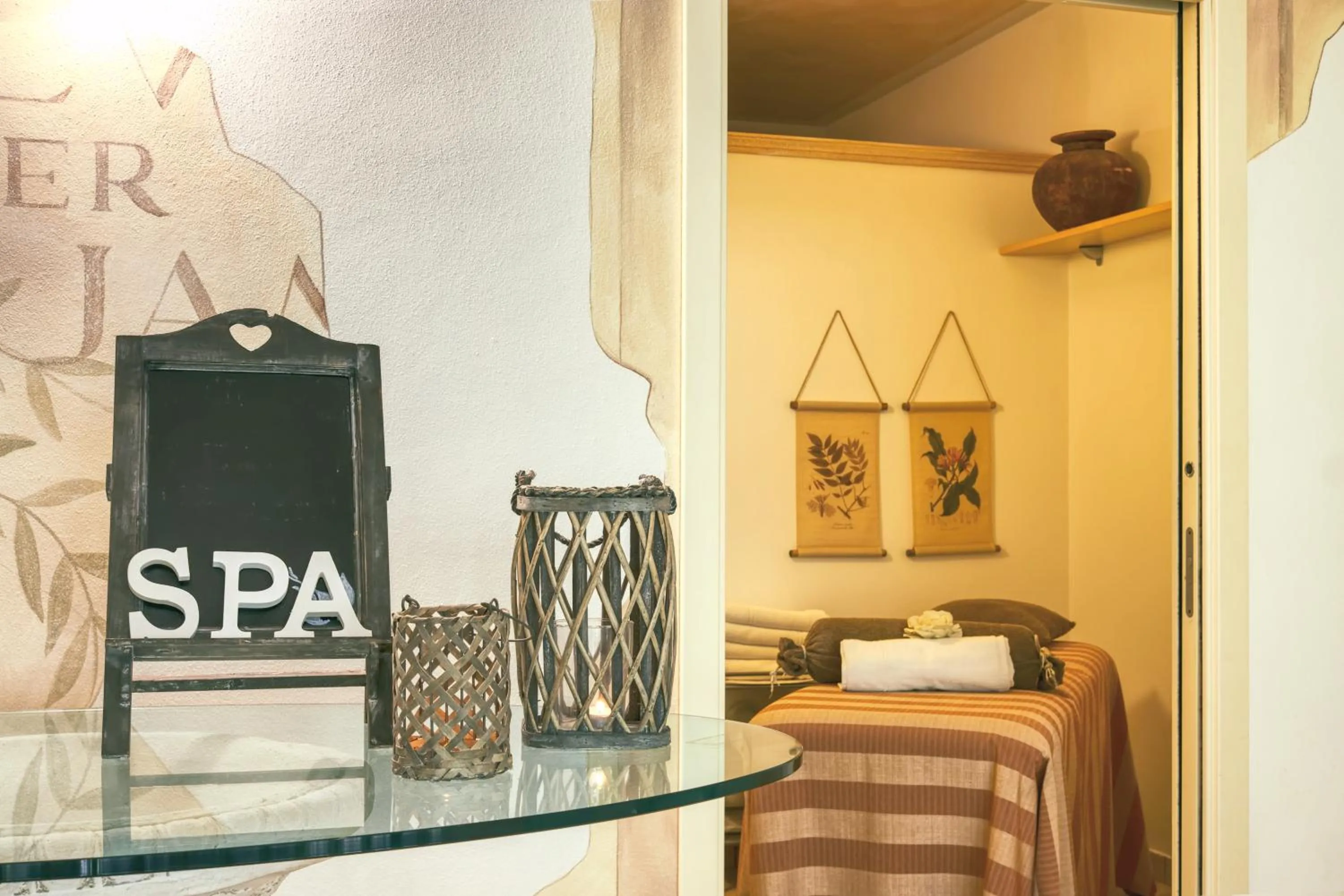 Massage in Hotel Caesar Residence & SPA
