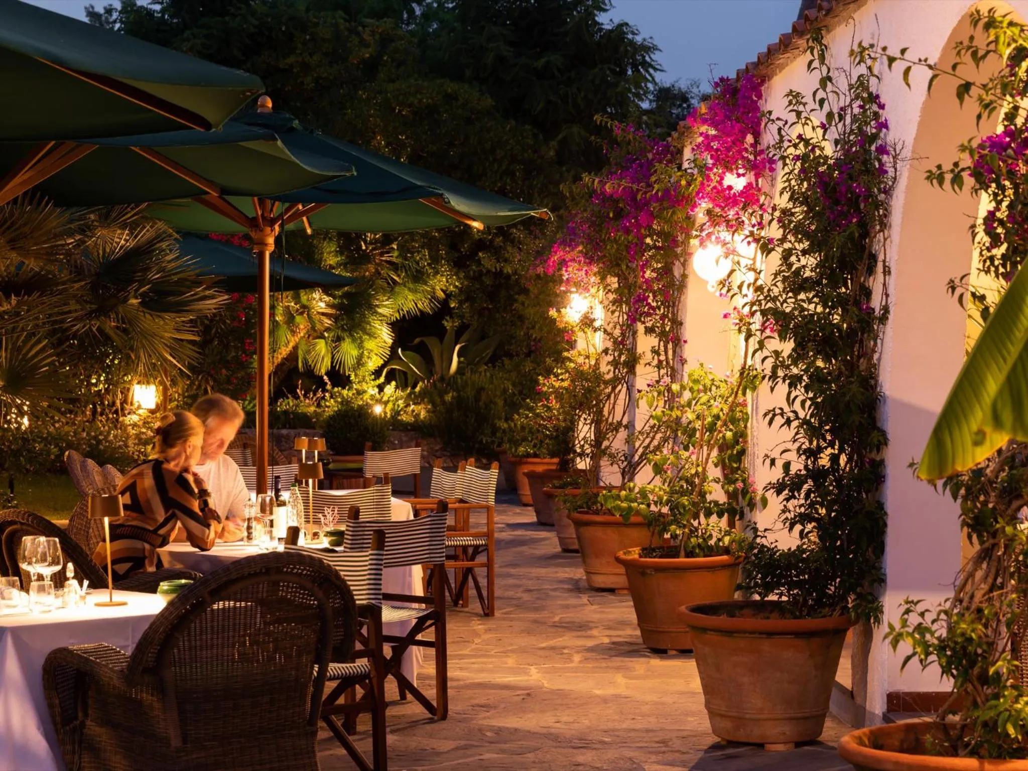 Restaurant/places to eat in California Park Hotel