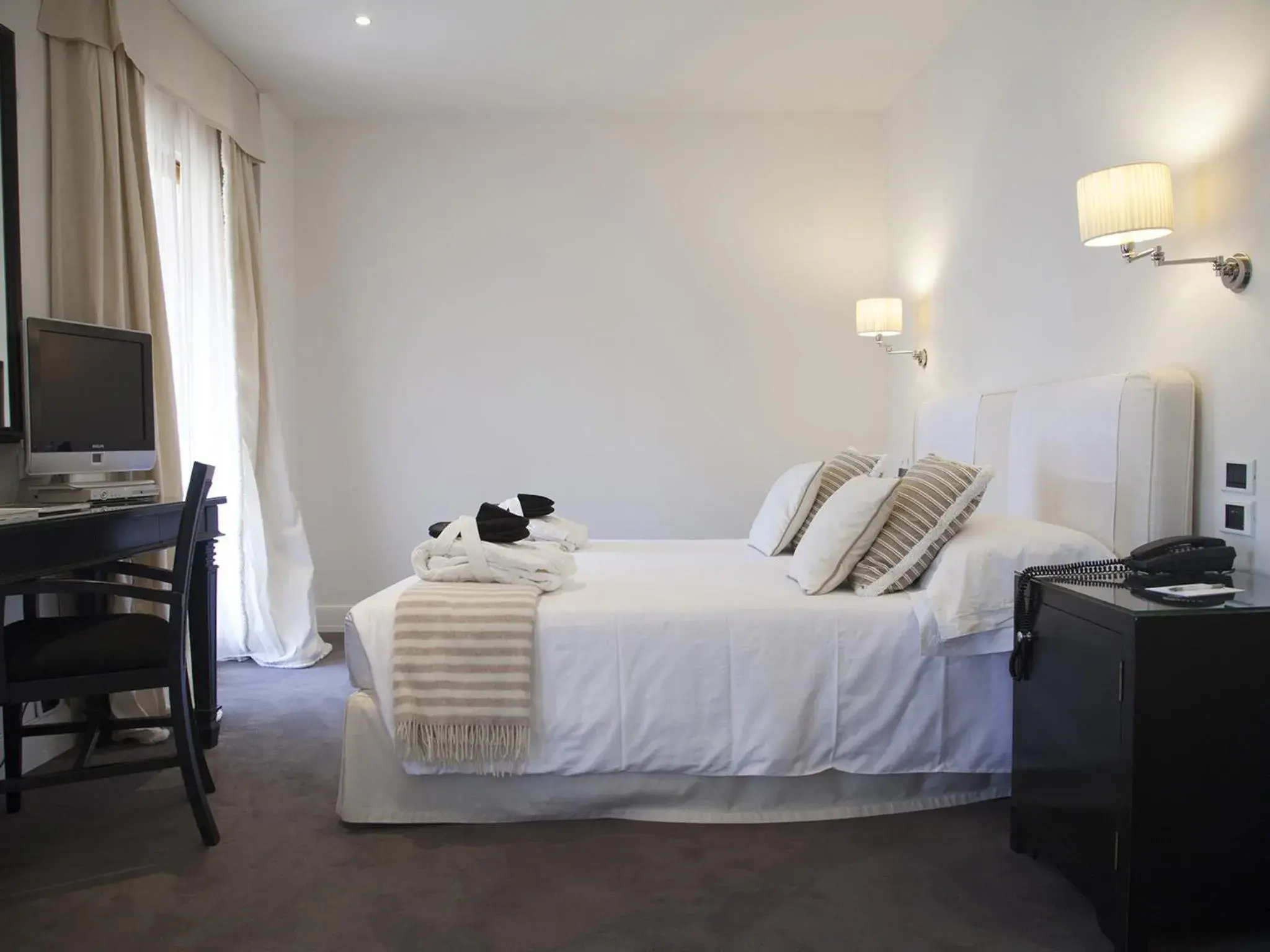 Deluxe Double Room in California Park Hotel Deluxe Double Room in California Park Hotel