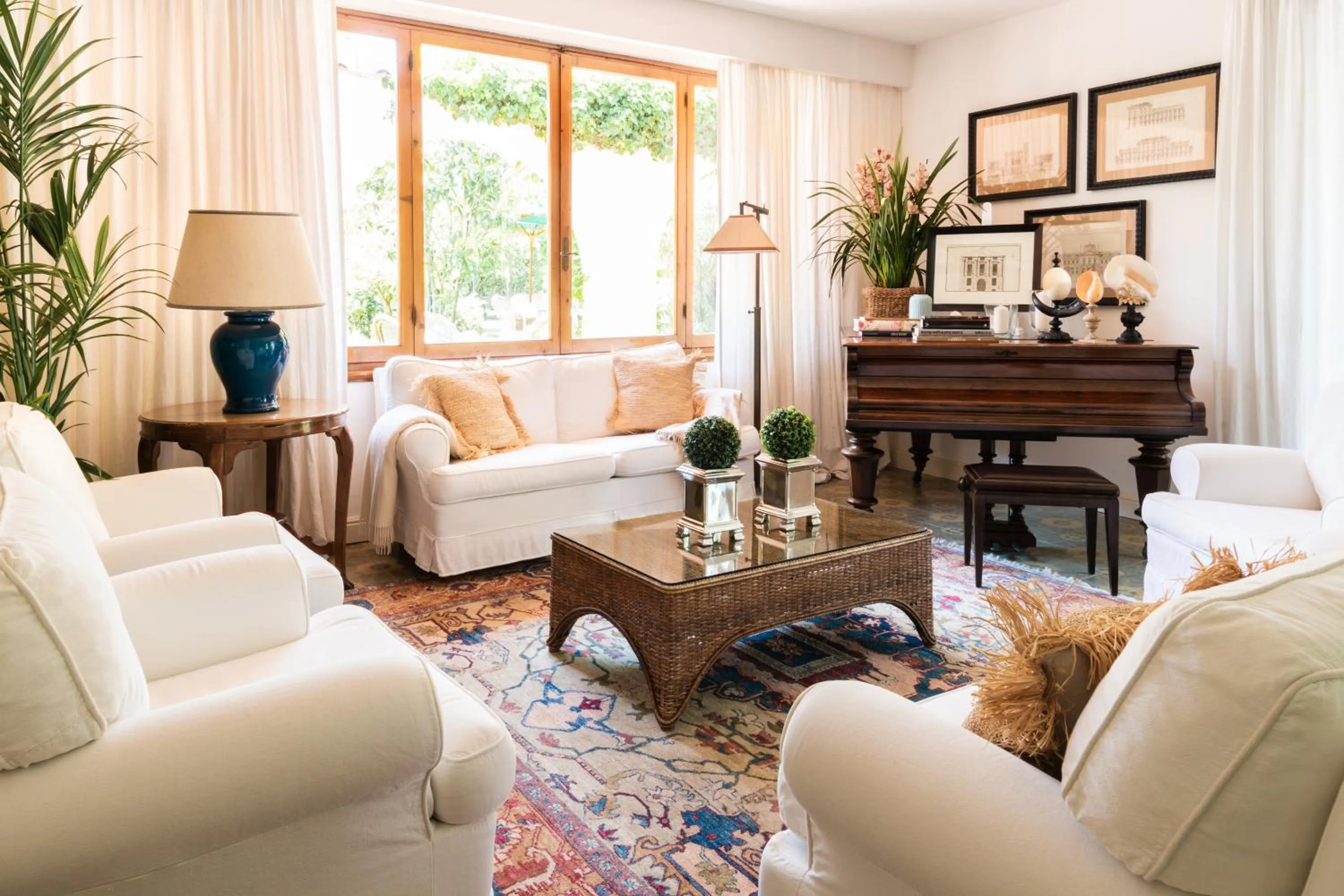 Lounge or bar in California Park Hotel