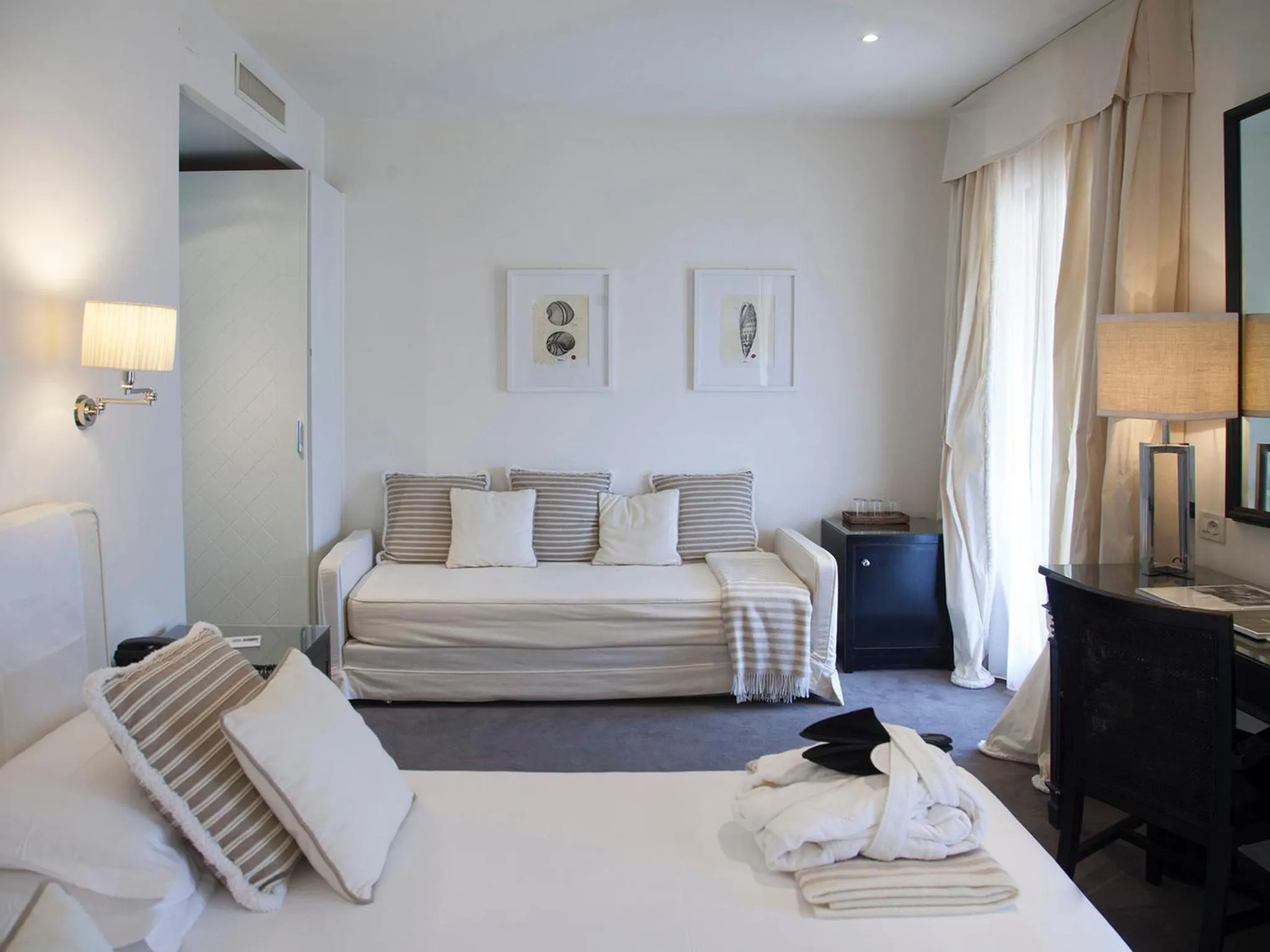 Photo of the whole room, Bed in California Park Hotel