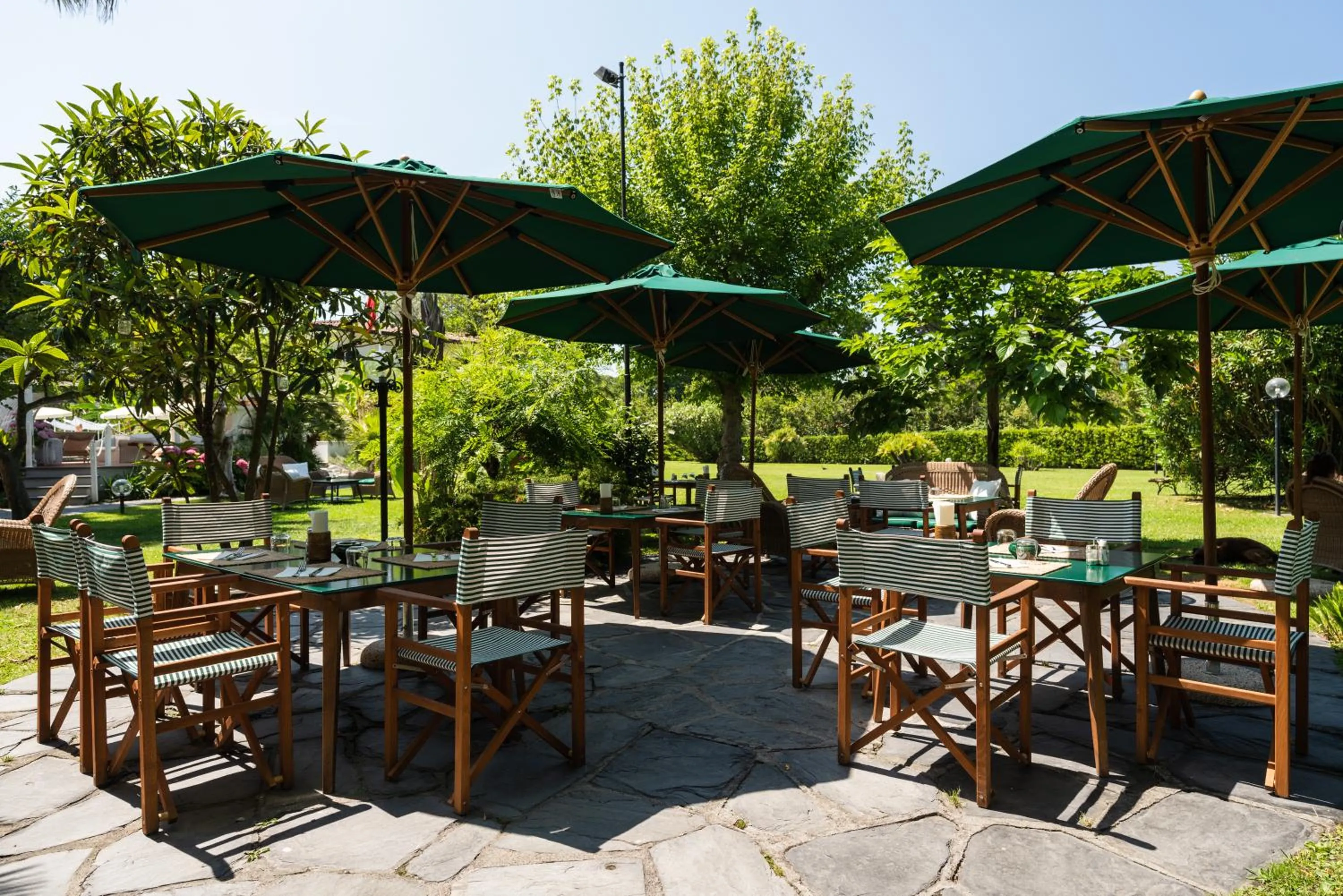 Restaurant/places to eat in California Park Hotel