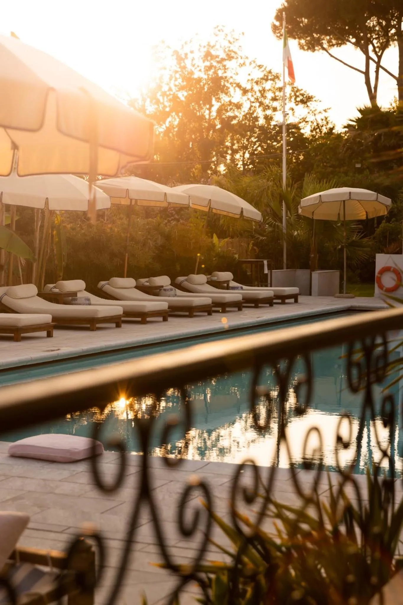 Pool view in California Park Hotel