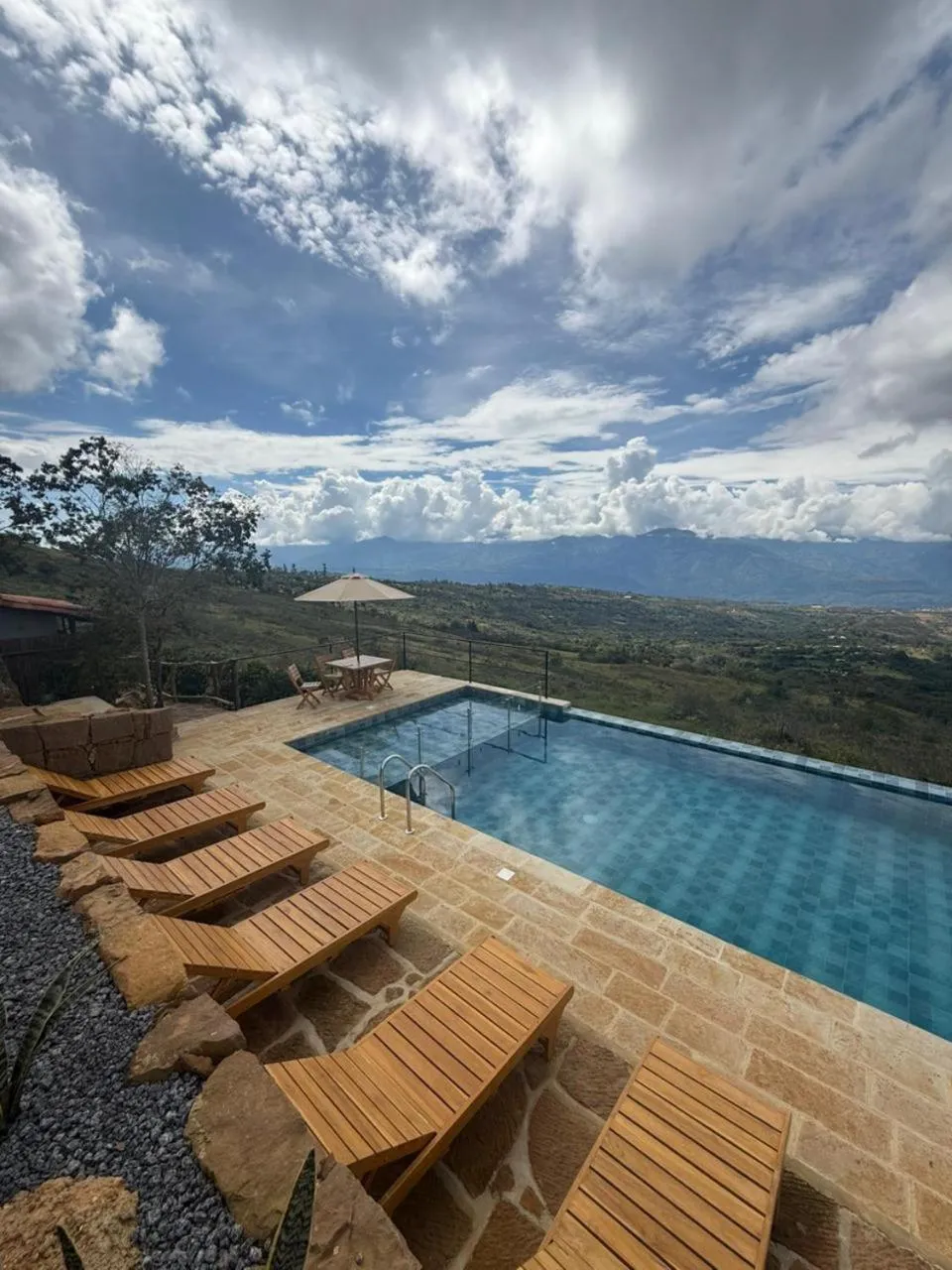 Swimming pool in Hotel Cariguá