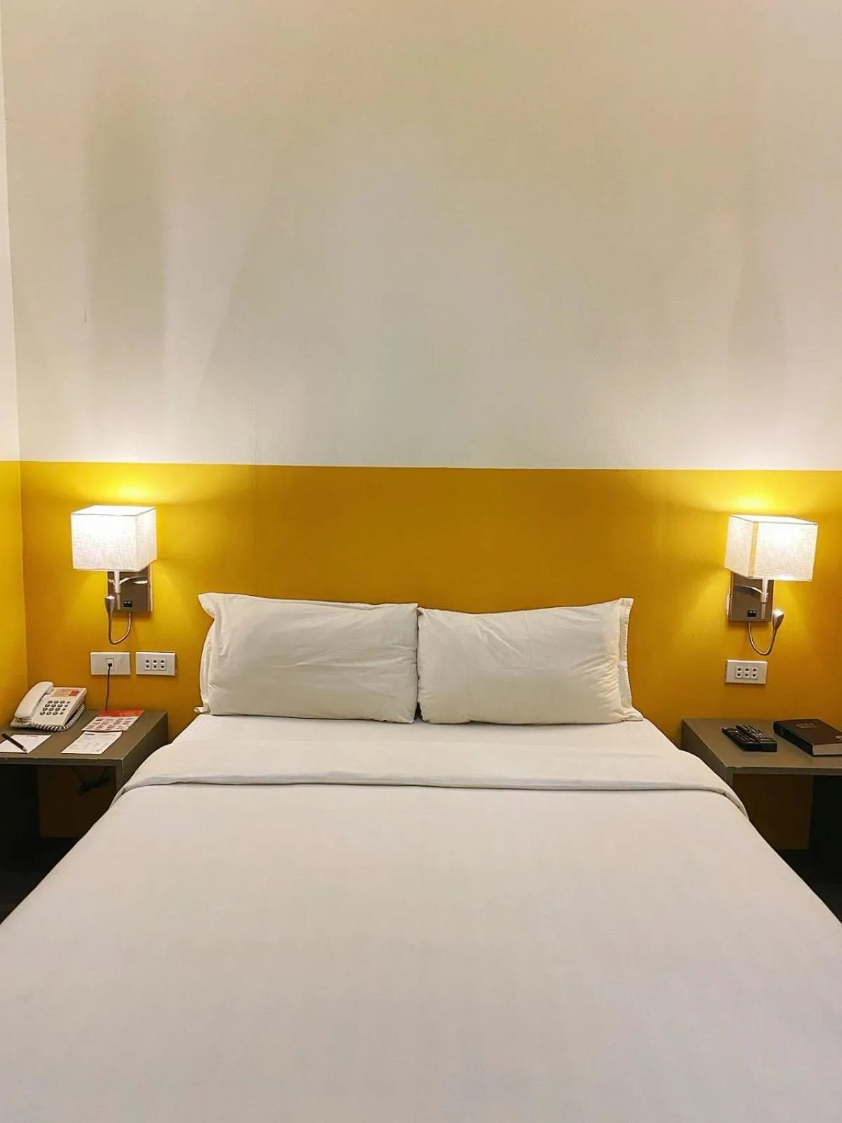 Bed in Travelbee Airport Inn