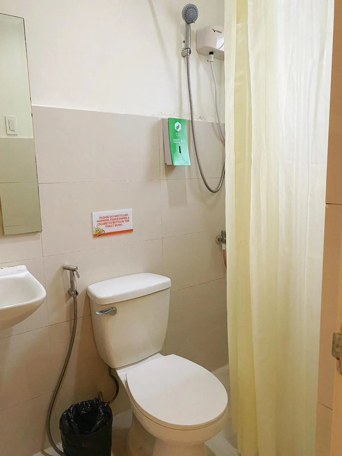 Bathroom in Travelbee Airport Inn