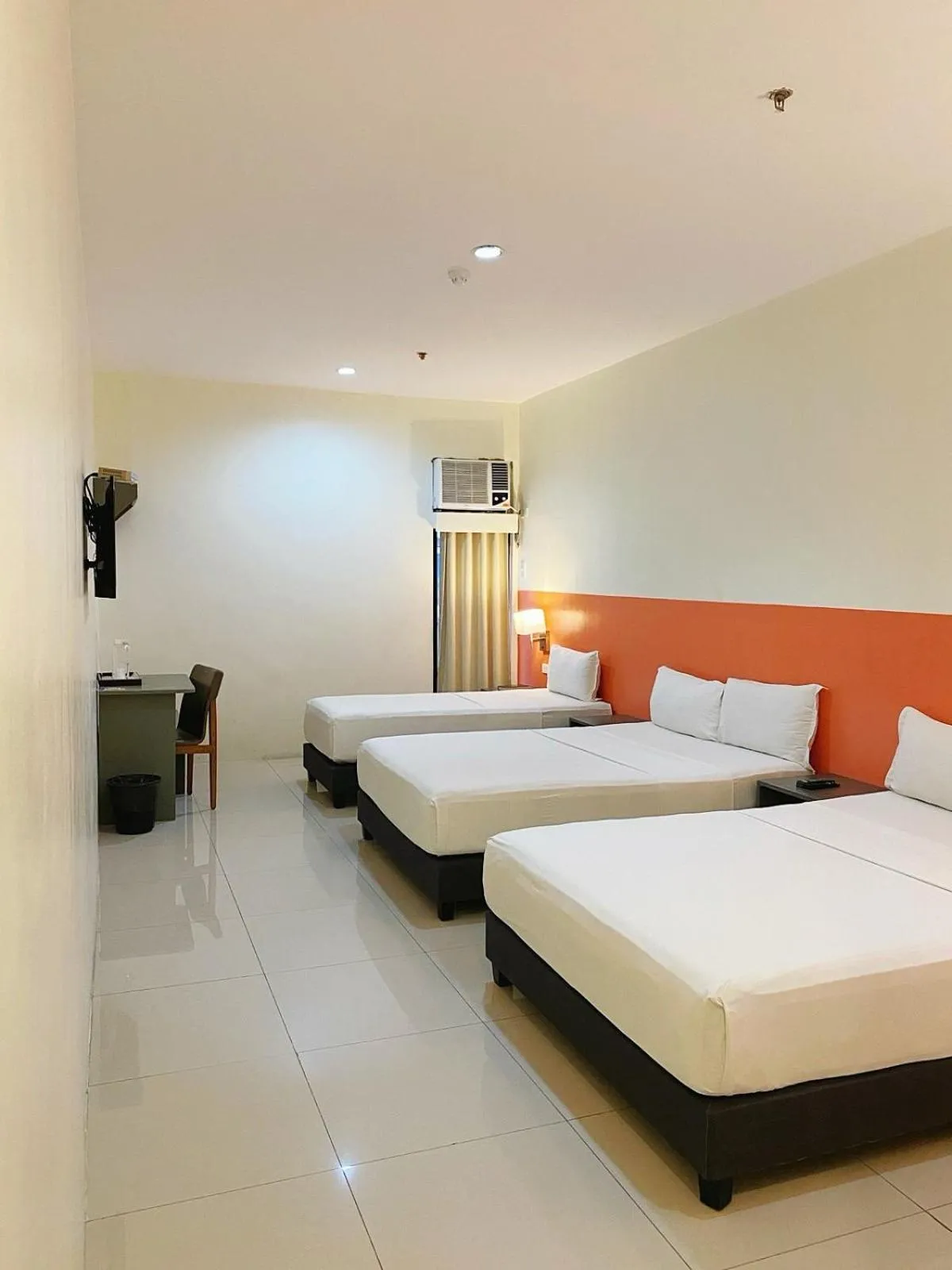 Bed in Travelbee Airport Inn