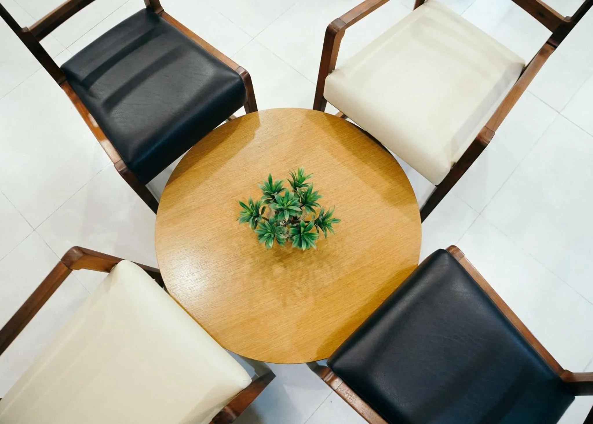 hair dresser in Travelbee Airport Inn