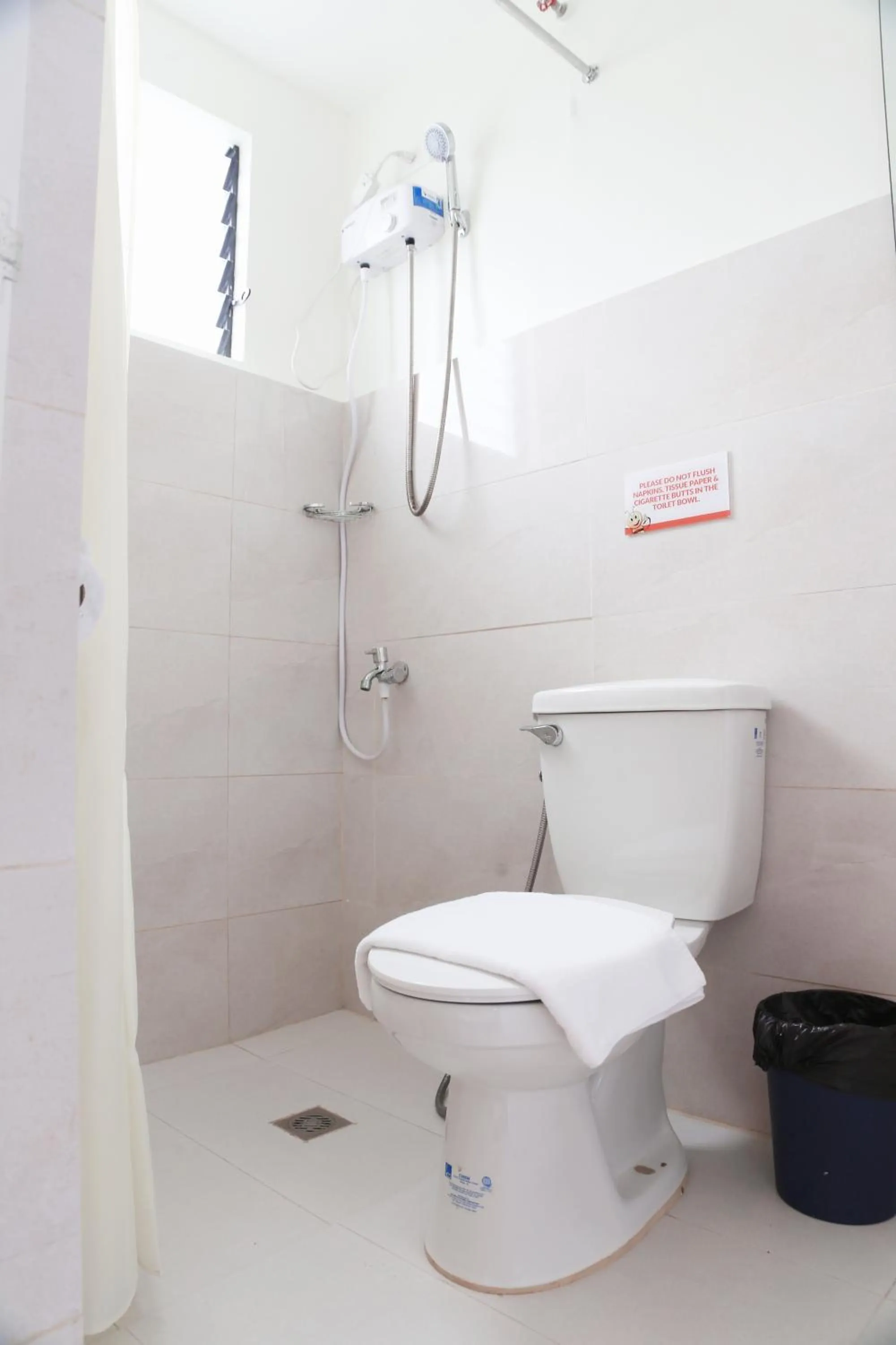 Bathroom in Travelbee Airport Inn