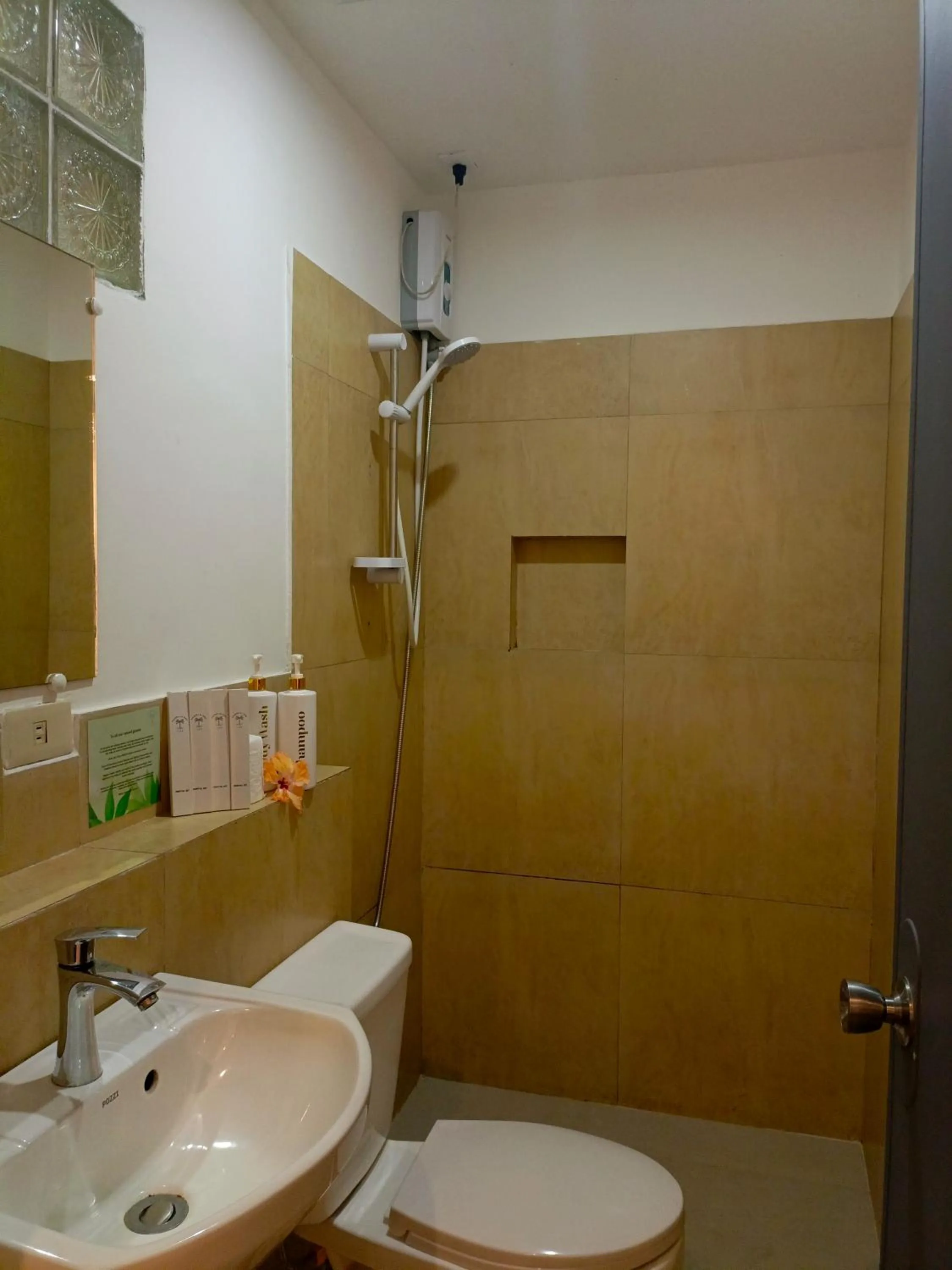 Bathroom in Palmera El Nido Inn