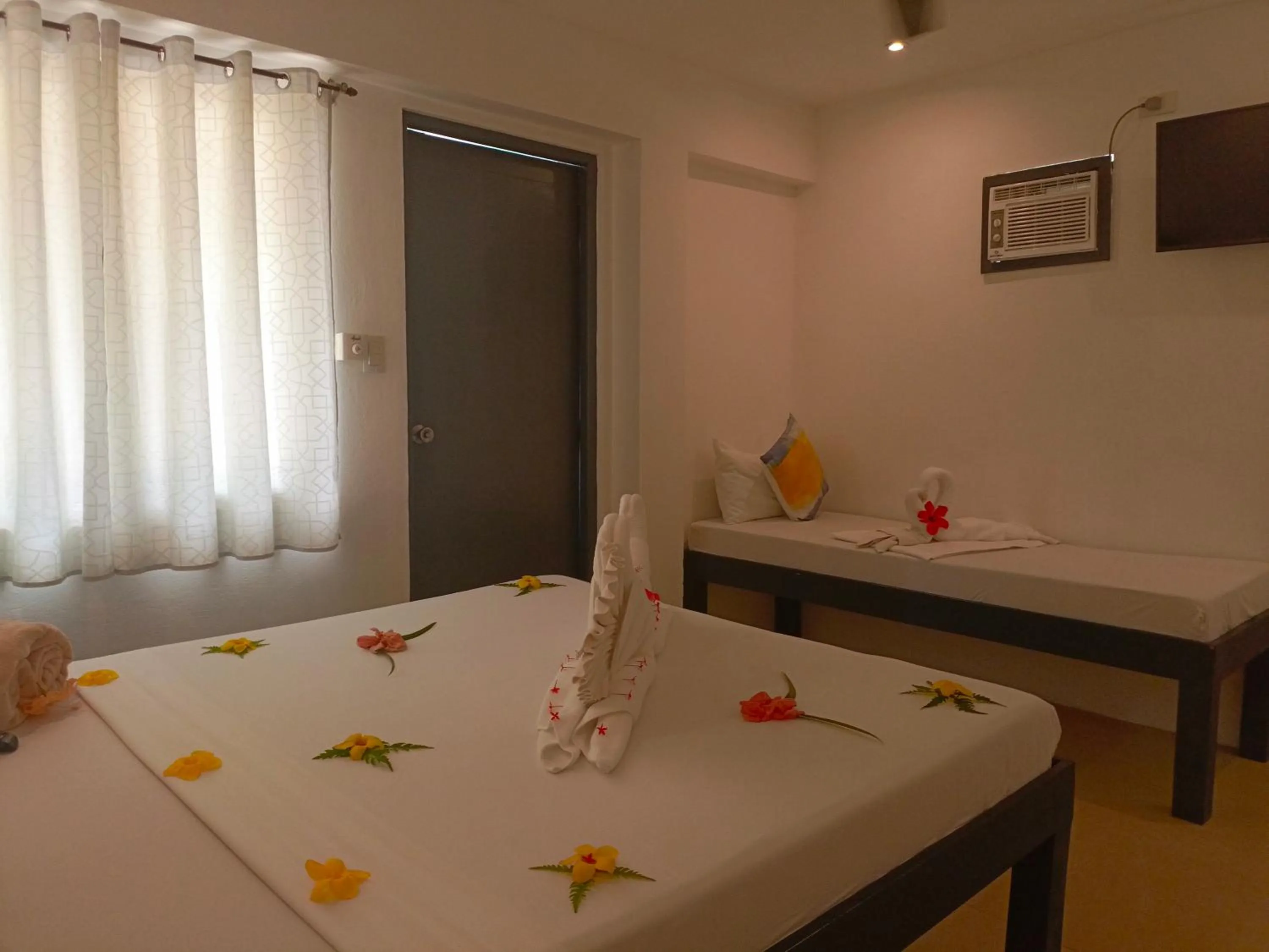 Photo of the whole room, Bed in Palmera El Nido Inn