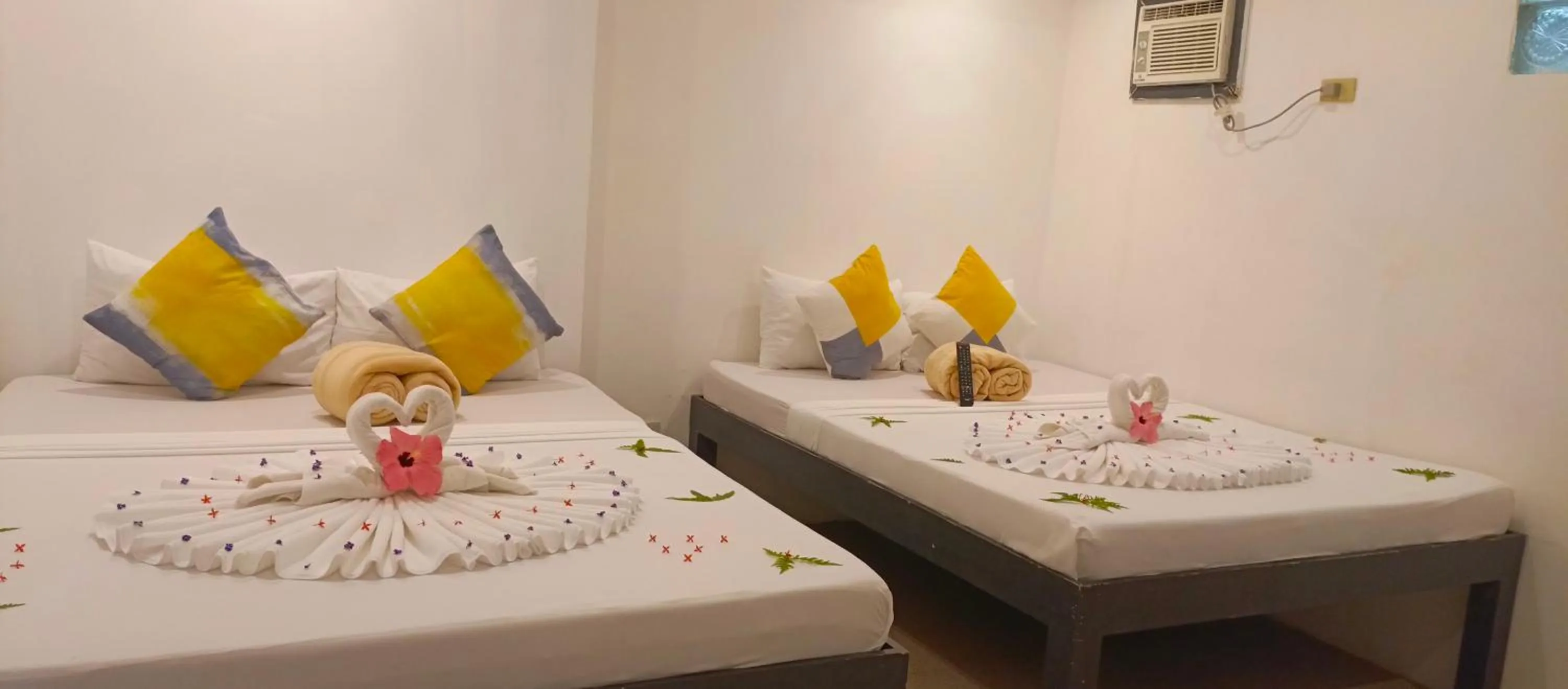 Photo of the whole room, Bed in Palmera El Nido Inn