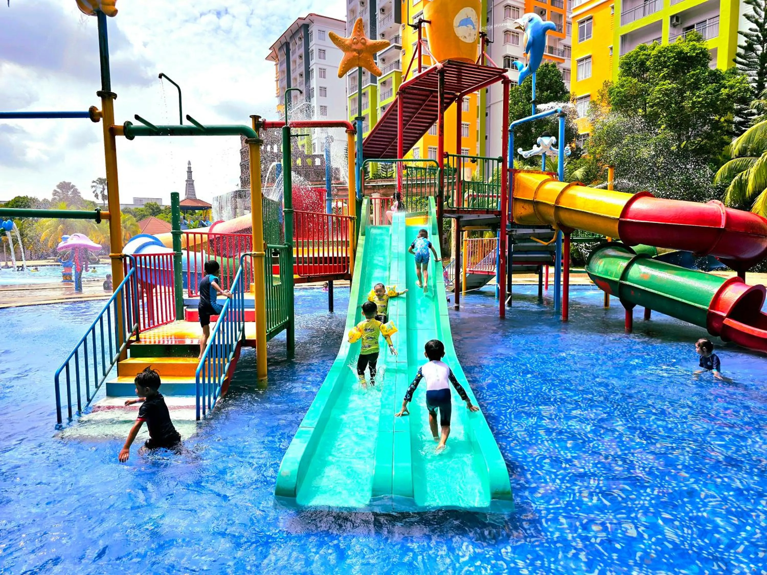 Communal lounge/ TV room in BY LG Water Themepark Suites Melaka By GGM