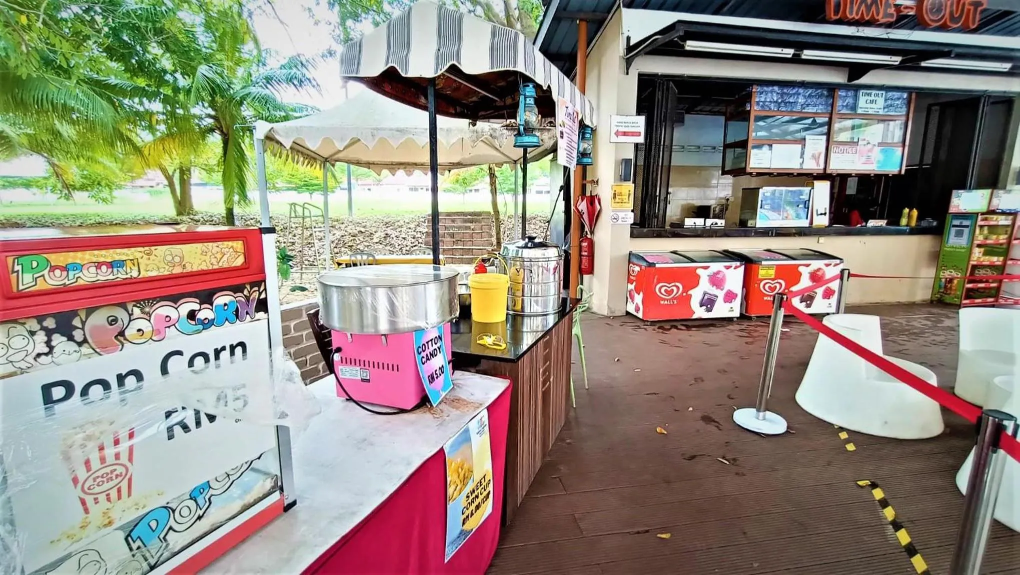 Restaurant/places to eat in BY LG Water Themepark Suites Melaka By GGM