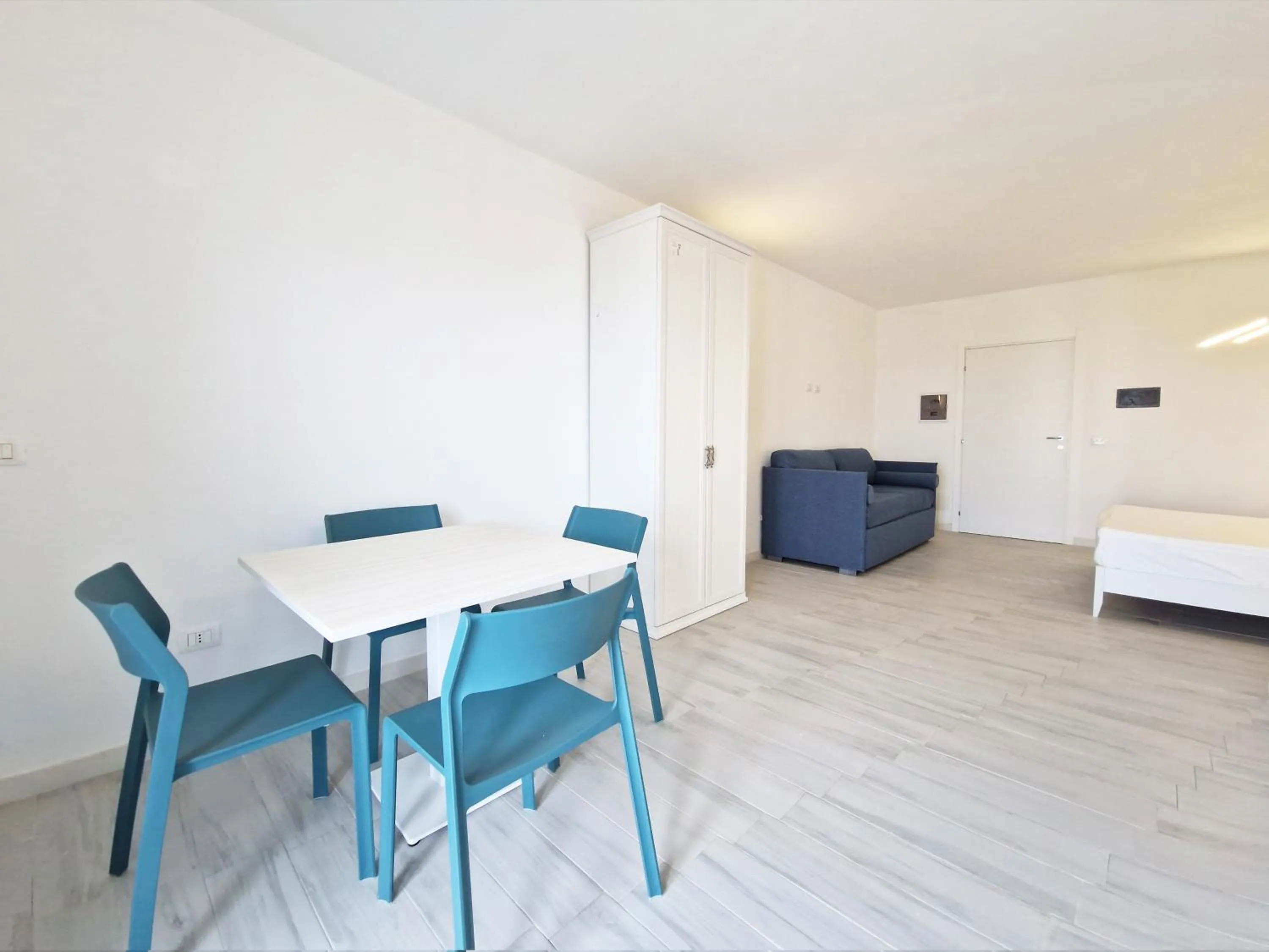 Bed in Perla Blu Tropea