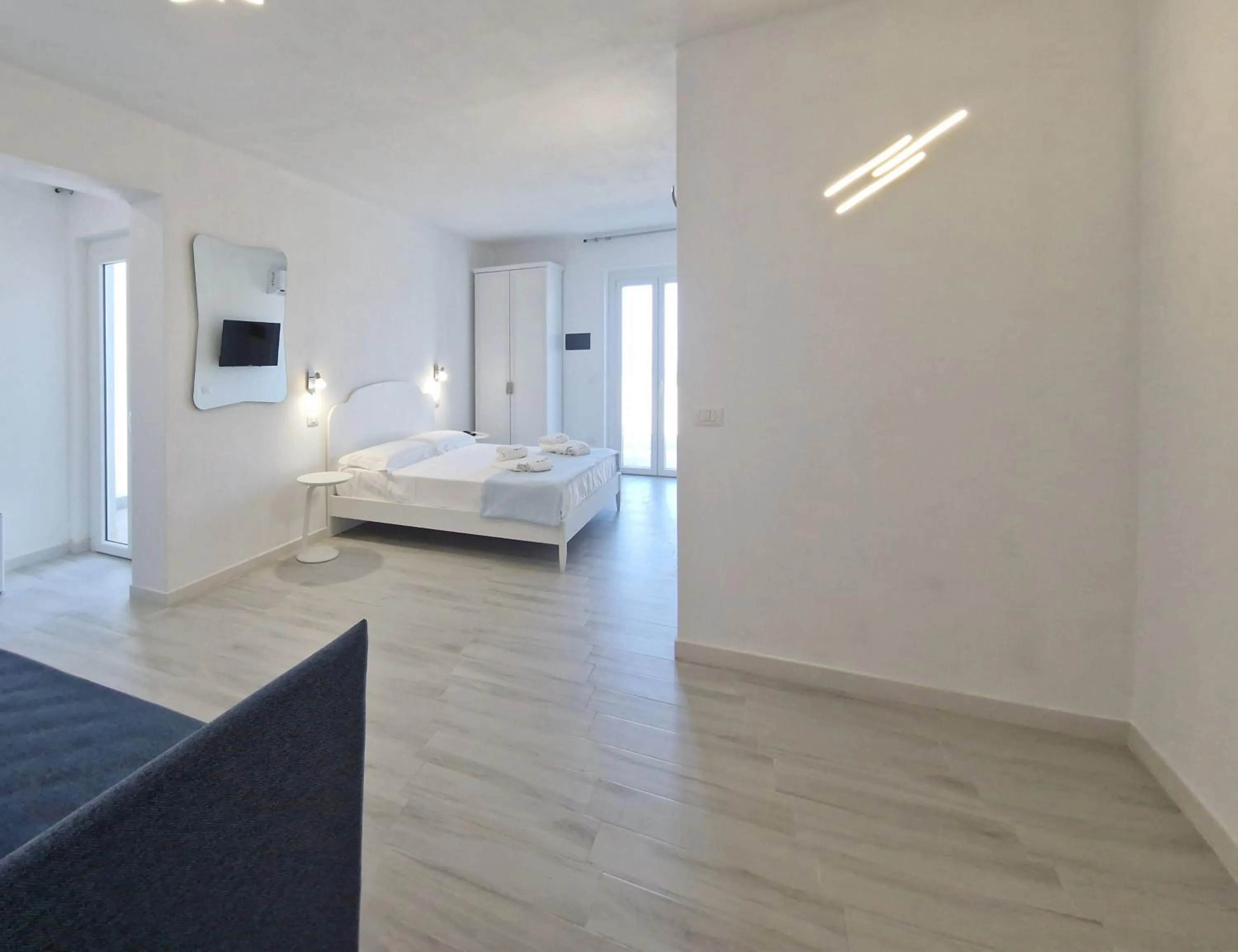 Bed in Perla Blu Tropea