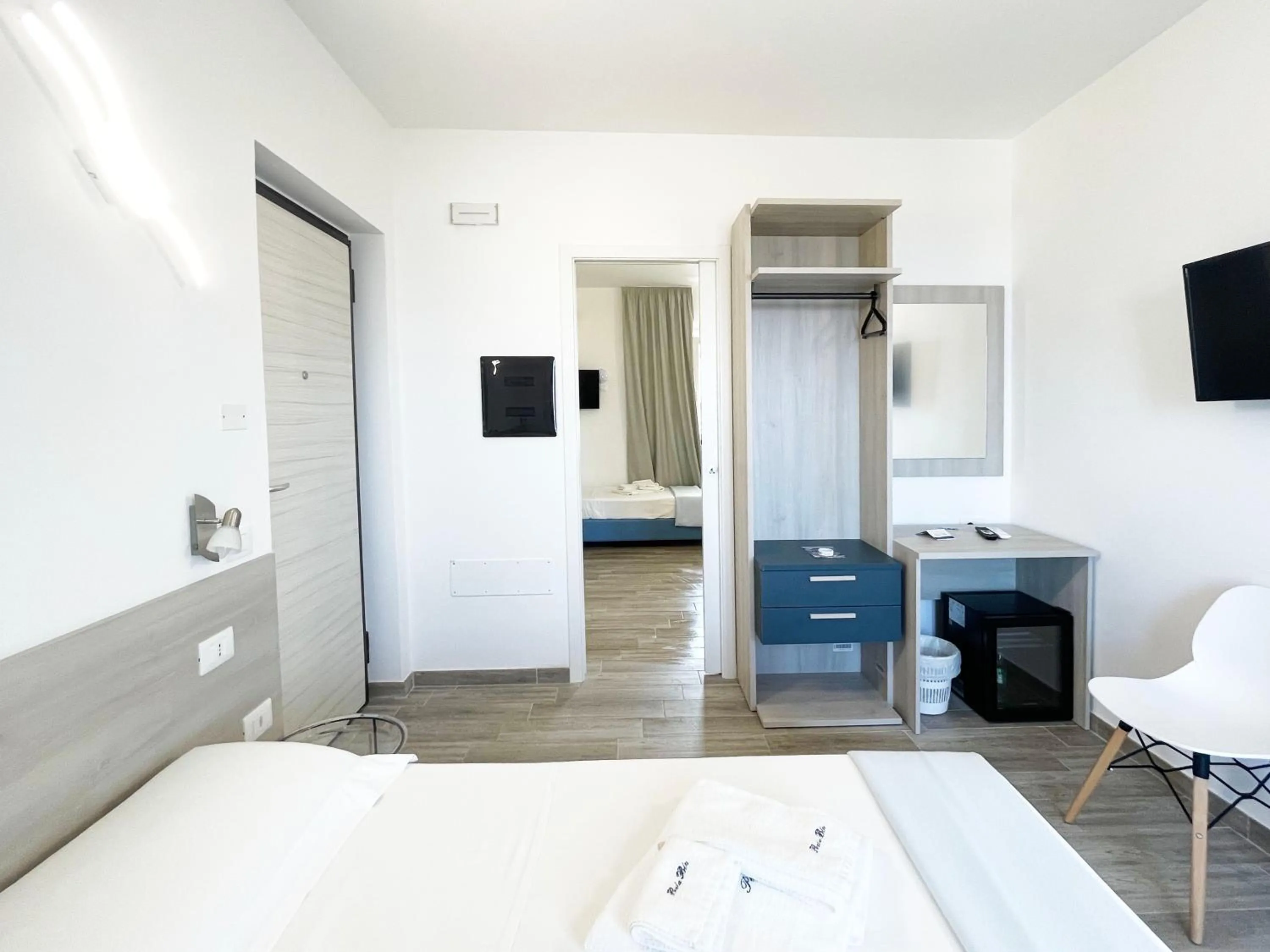 Bedroom, Bed in Perla Blu Tropea