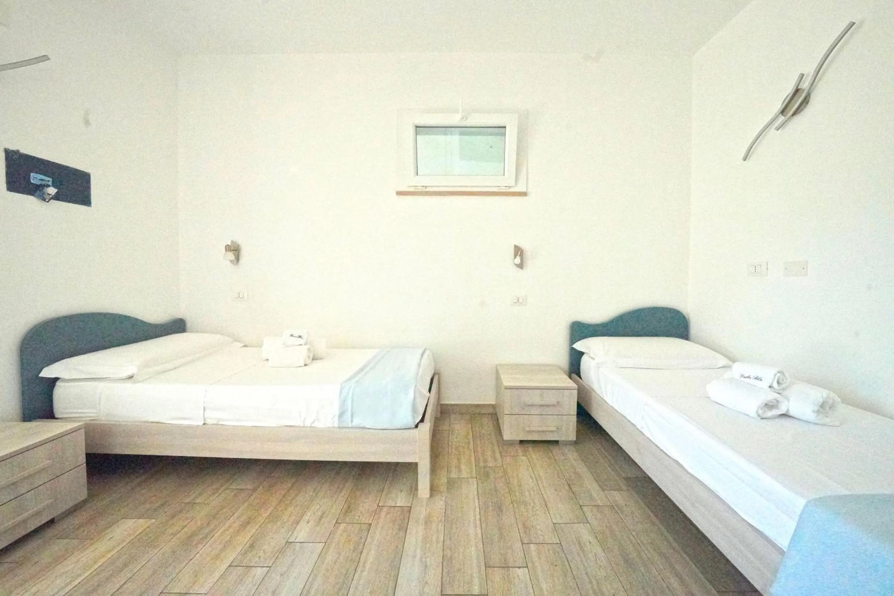 Bed in Perla Blu Tropea