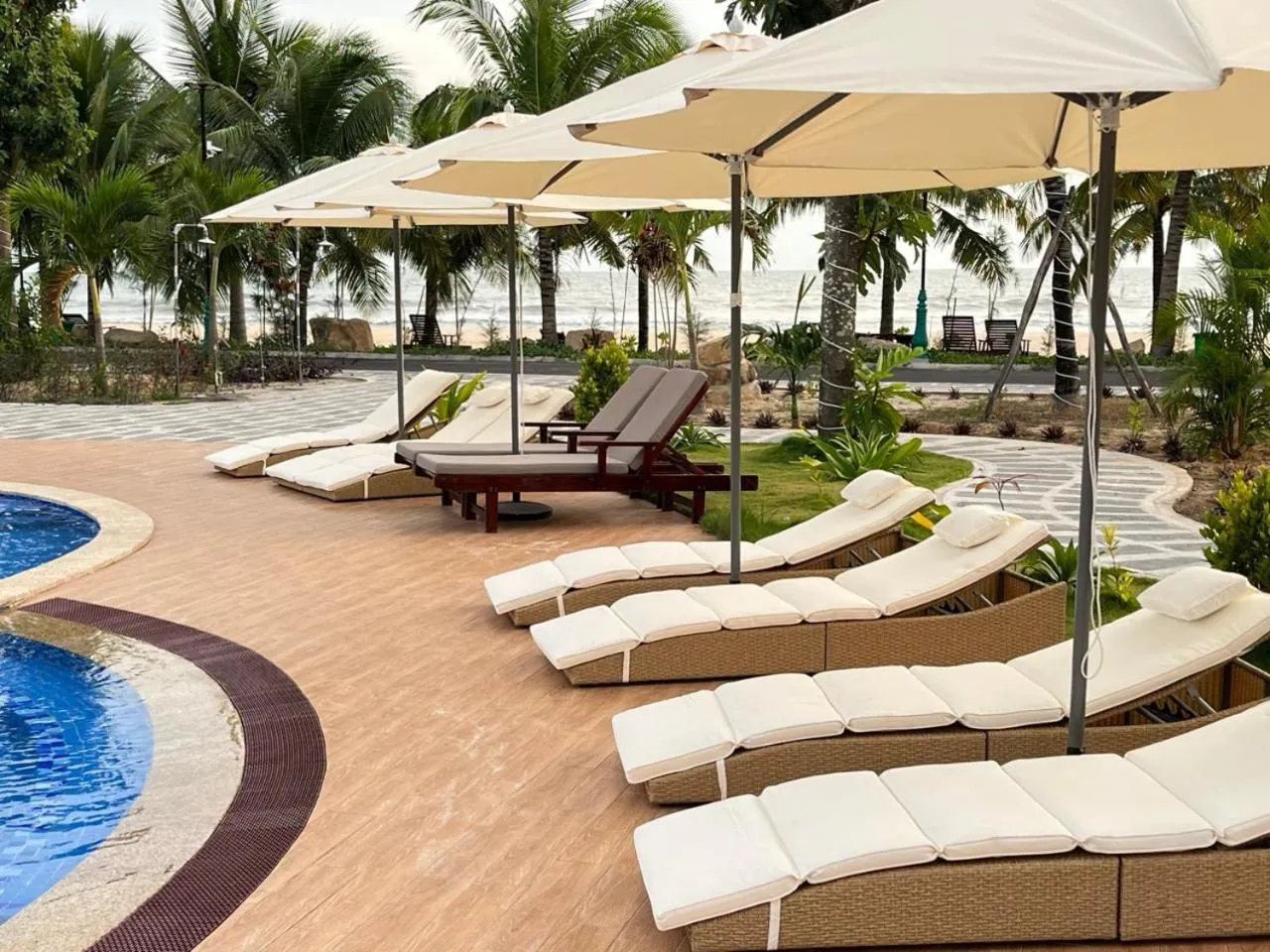 Swimming pool in Hodota Cam Bình Resort & Spa - Lagi Beach