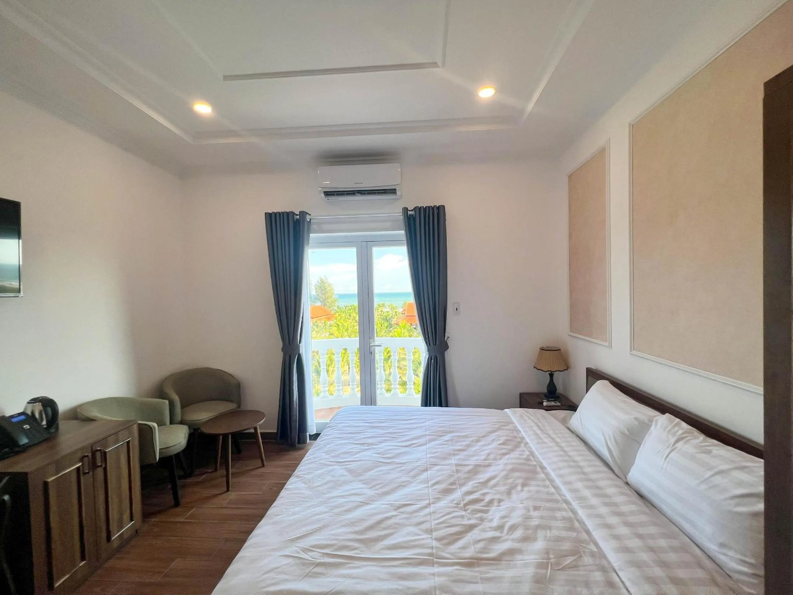 Photo of the whole room in Hodota Cam Bình Resort & Spa - Lagi Beach