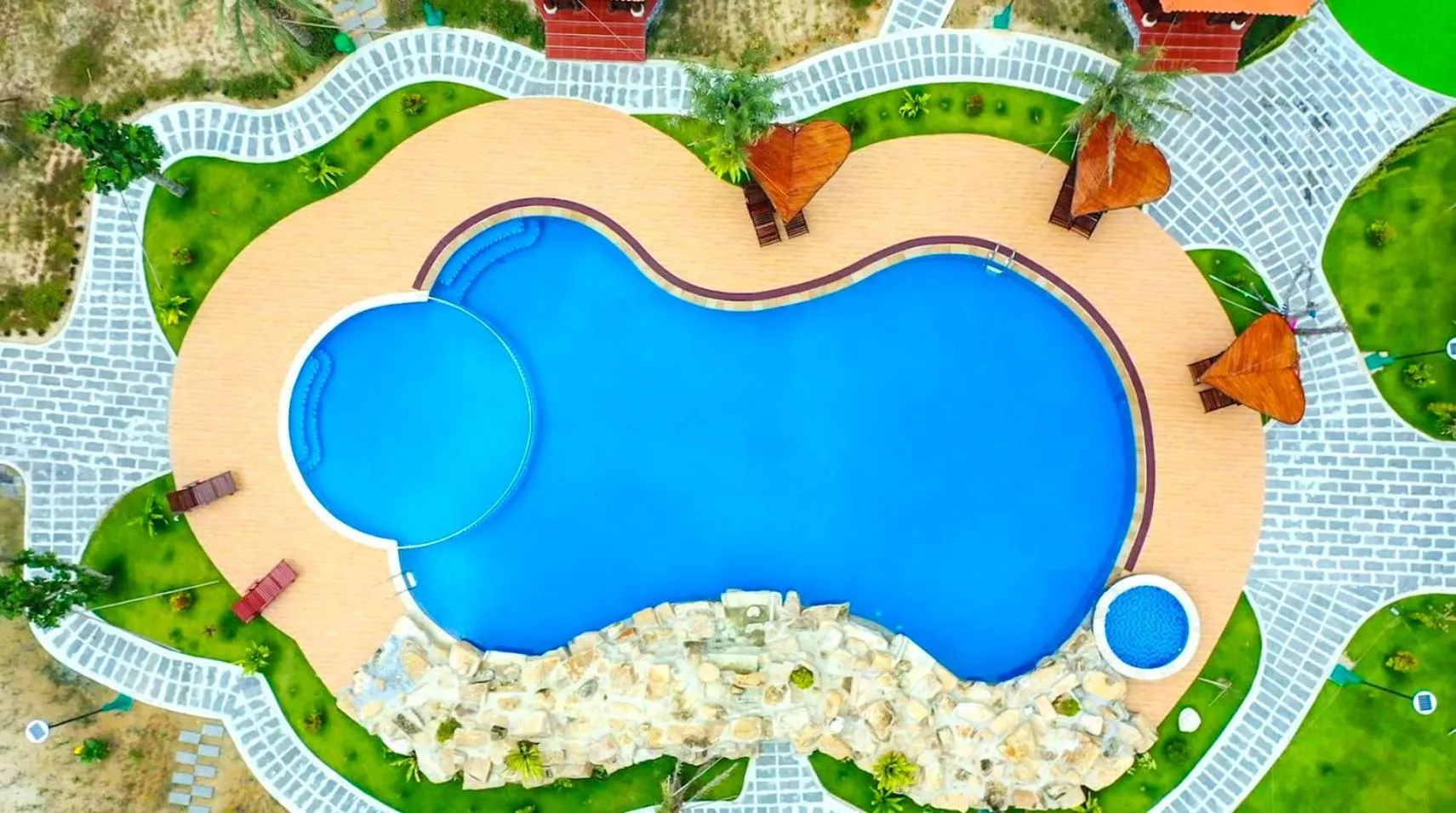 Swimming pool in Hodota Cam Bình Resort & Spa - Lagi Beach