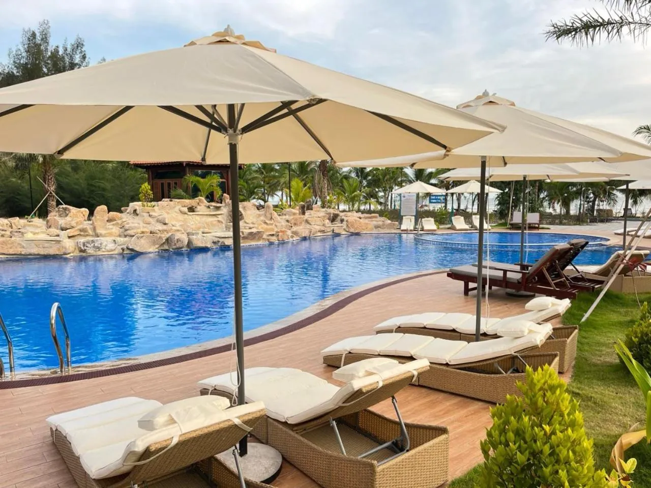 Swimming pool in Hodota Cam Bình Resort & Spa - Lagi Beach