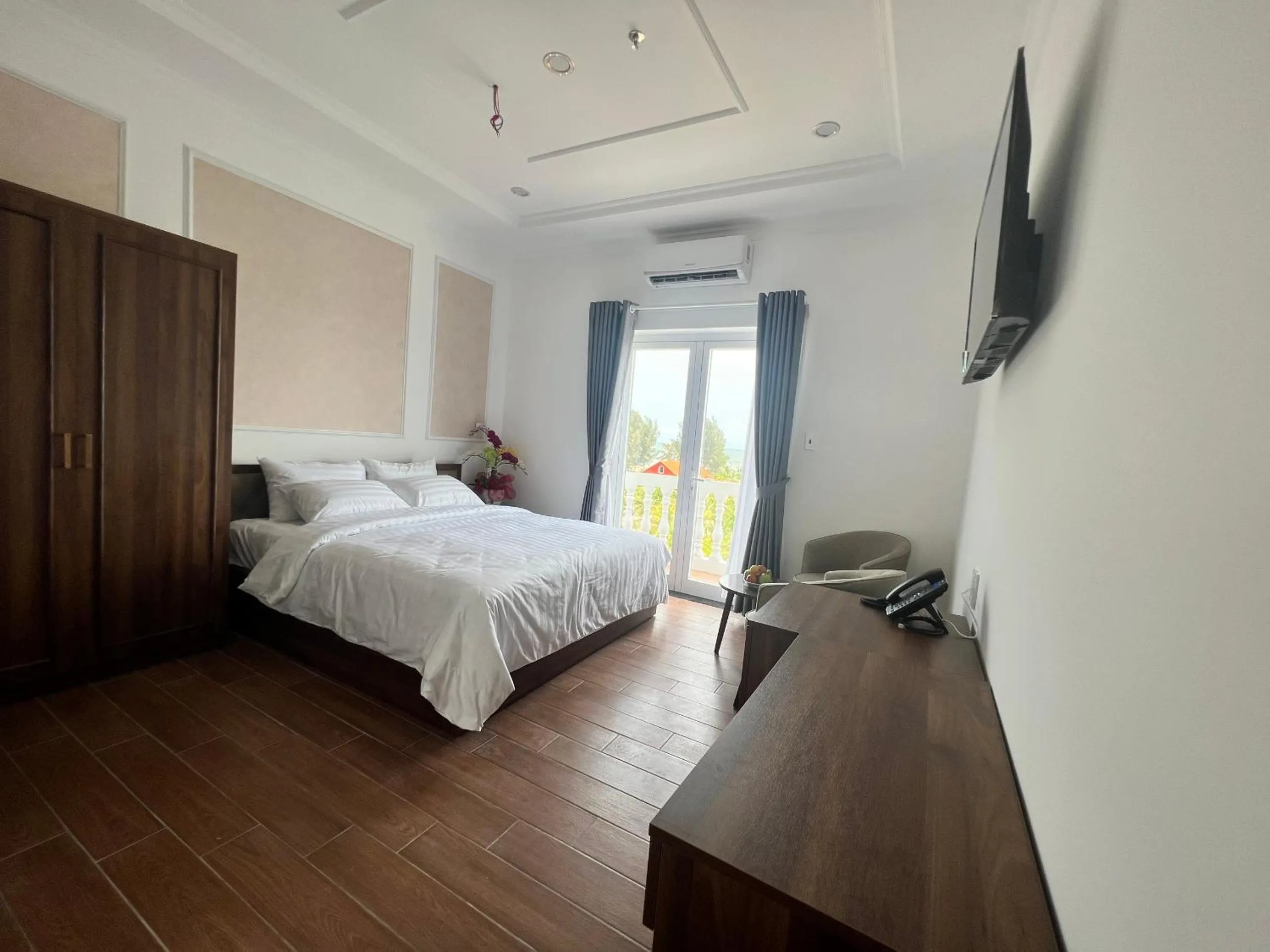 Photo of the whole room in Hodota Cam Bình Resort & Spa - Lagi Beach