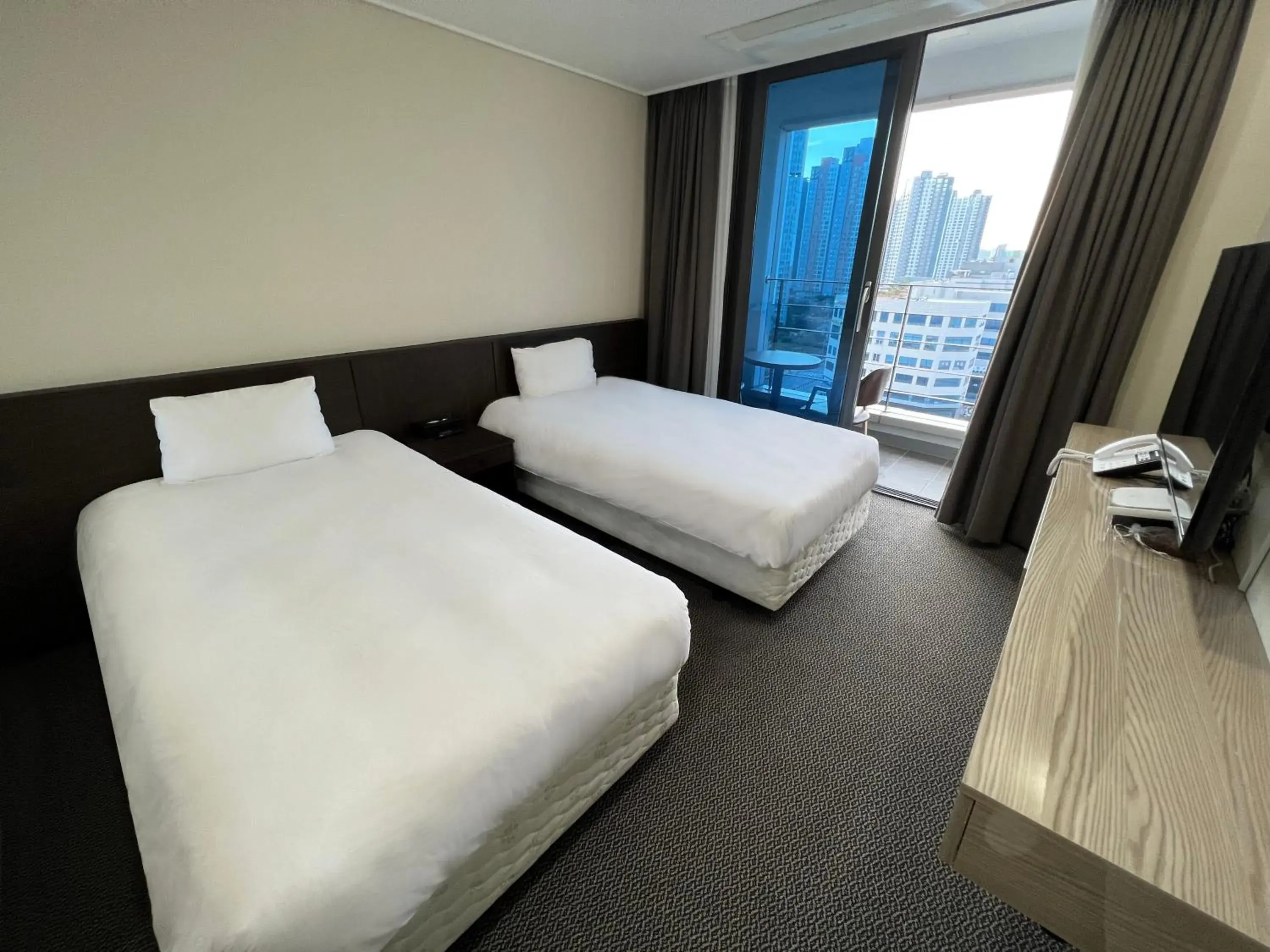Twin Room with City View in Incheon Rivieraverium Hotel Twin Room with City View in Incheon Rivieraverium Hotel