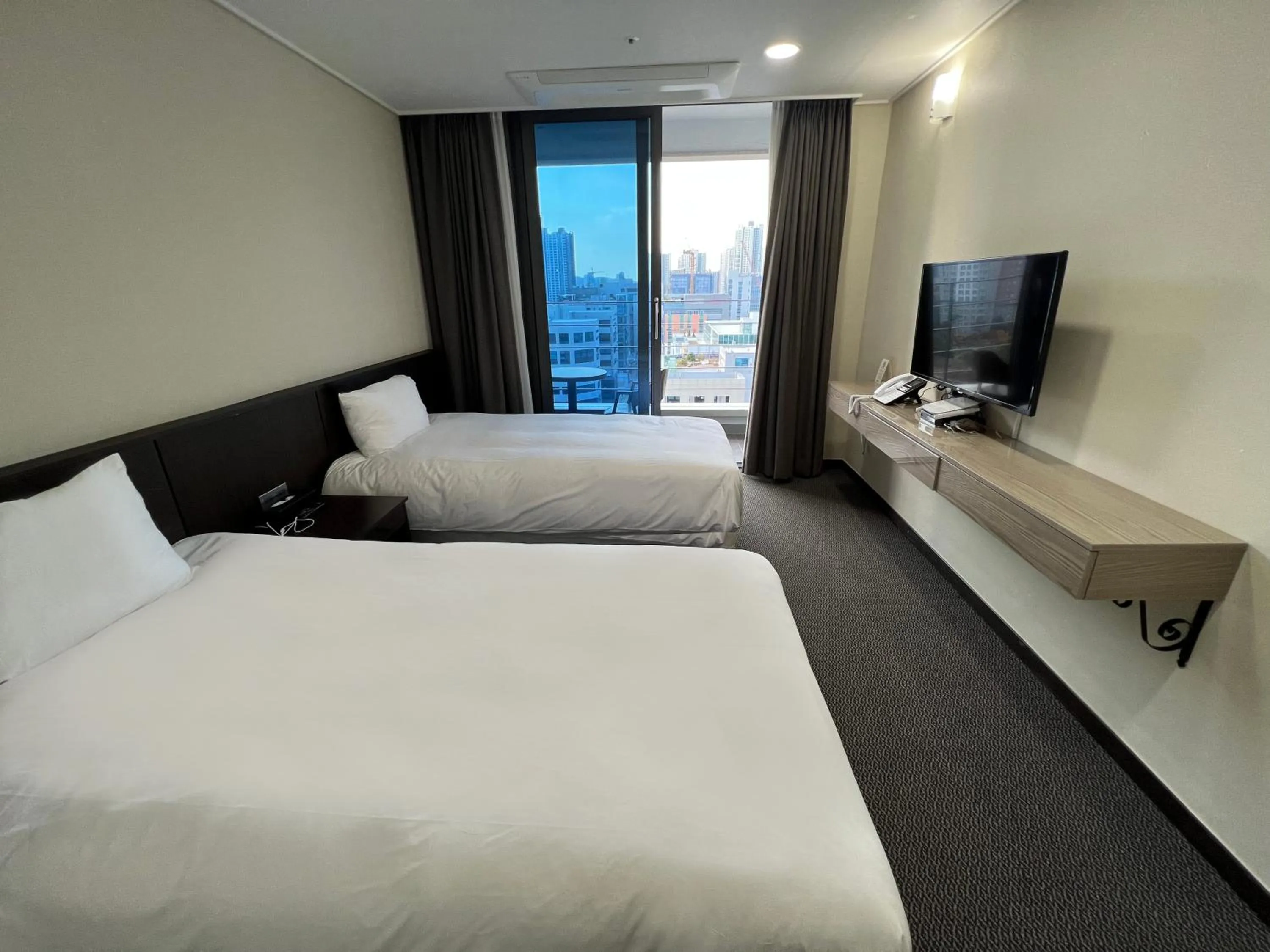 Photo of the whole room, Bed in Incheon Rivieraverium Hotel