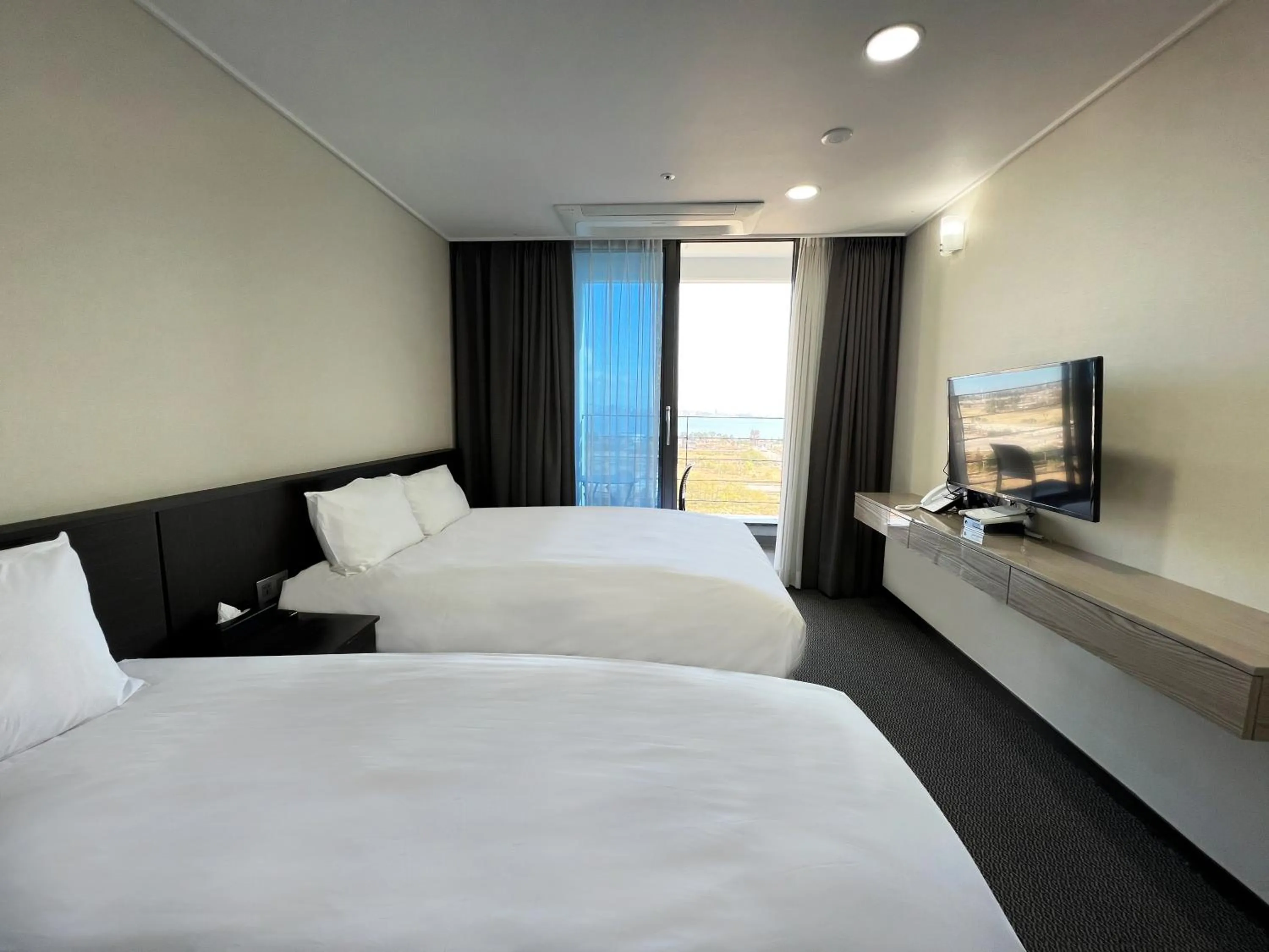 Sea view, Bed in Incheon Rivieraverium Hotel