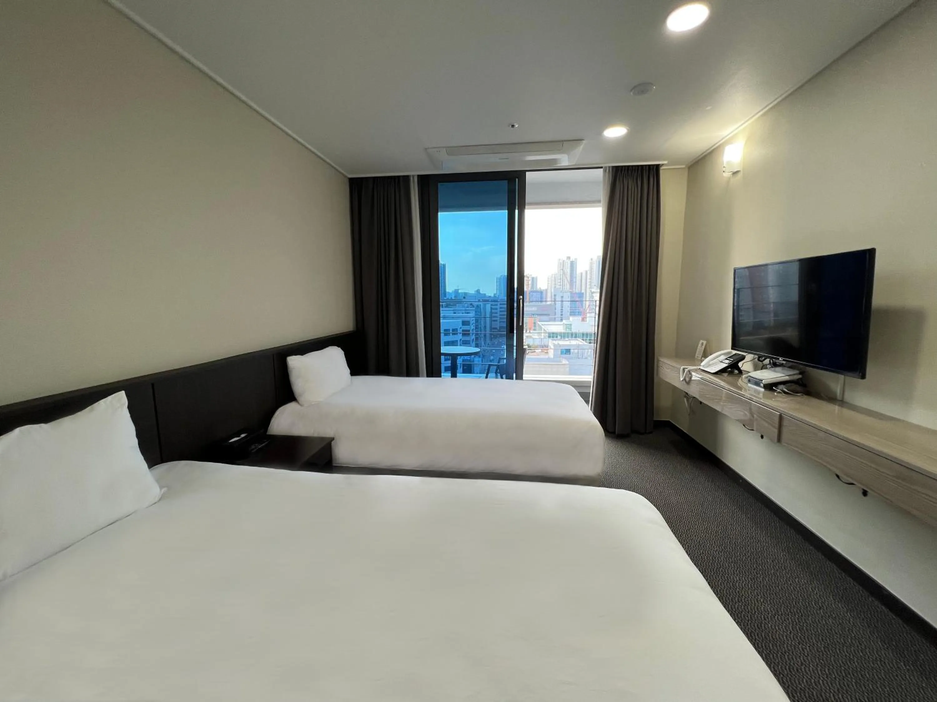 City view, Bed in Incheon Rivieraverium Hotel