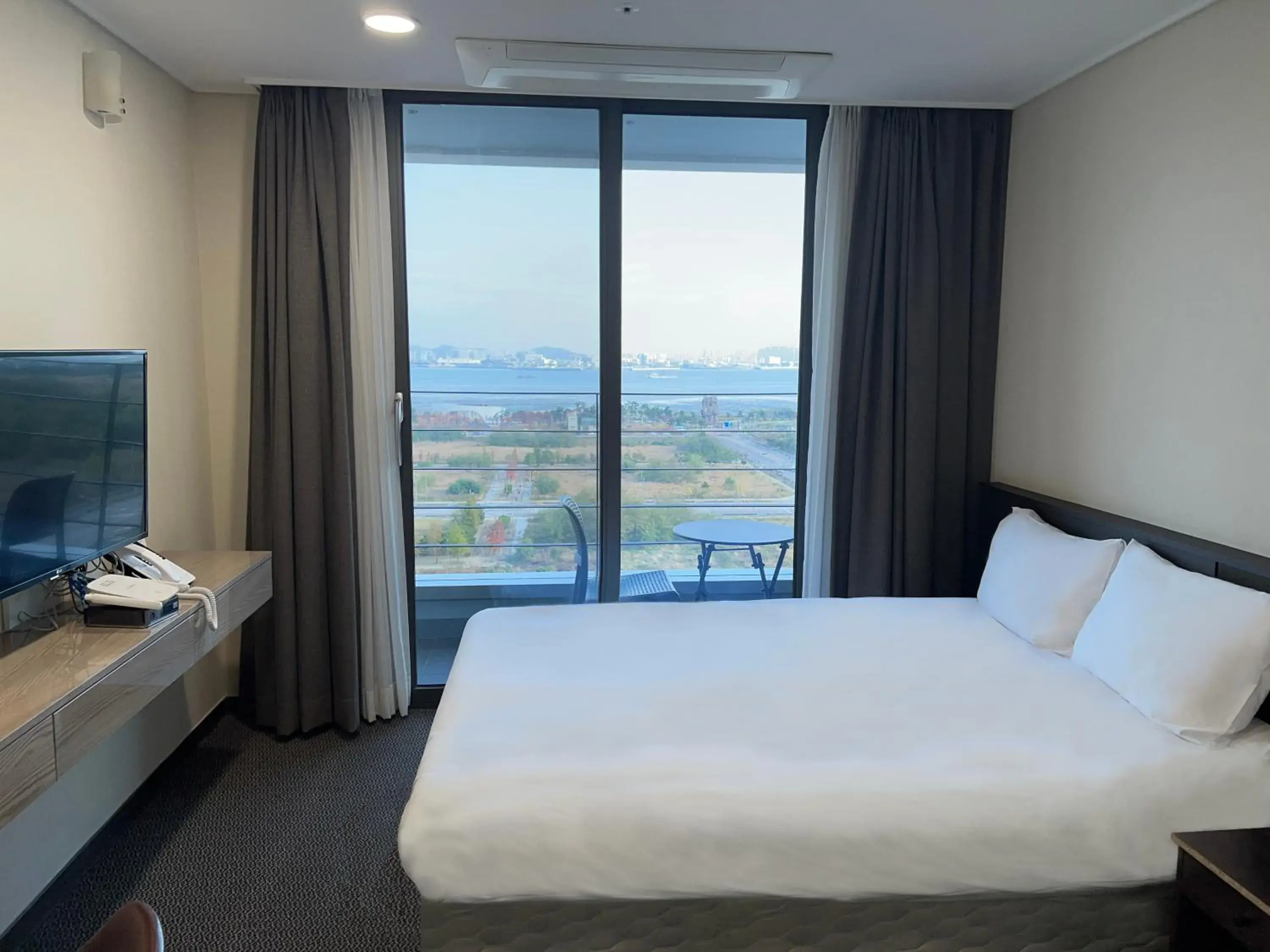 Double Room with Sea View in Incheon Rivieraverium Hotel Double Room with Sea View in Incheon Rivieraverium Hotel