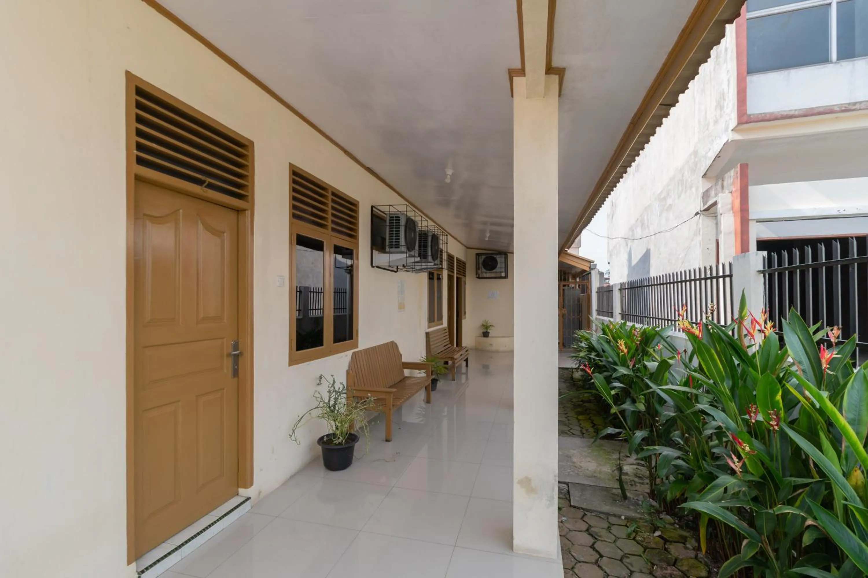 RedDoorz near RS Awal Bros Sudirman Pekanbaru