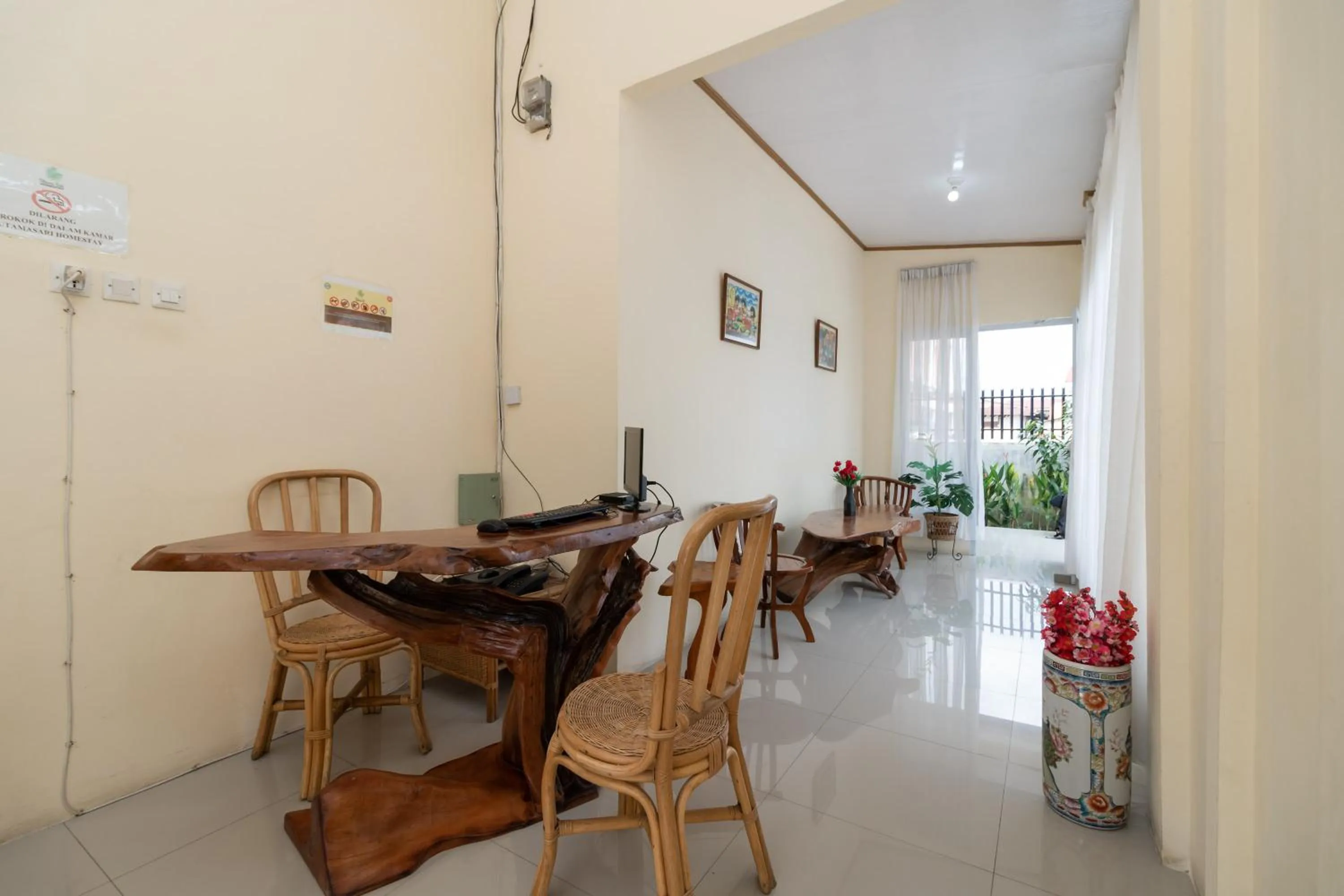 RedDoorz near RS Awal Bros Sudirman Pekanbaru