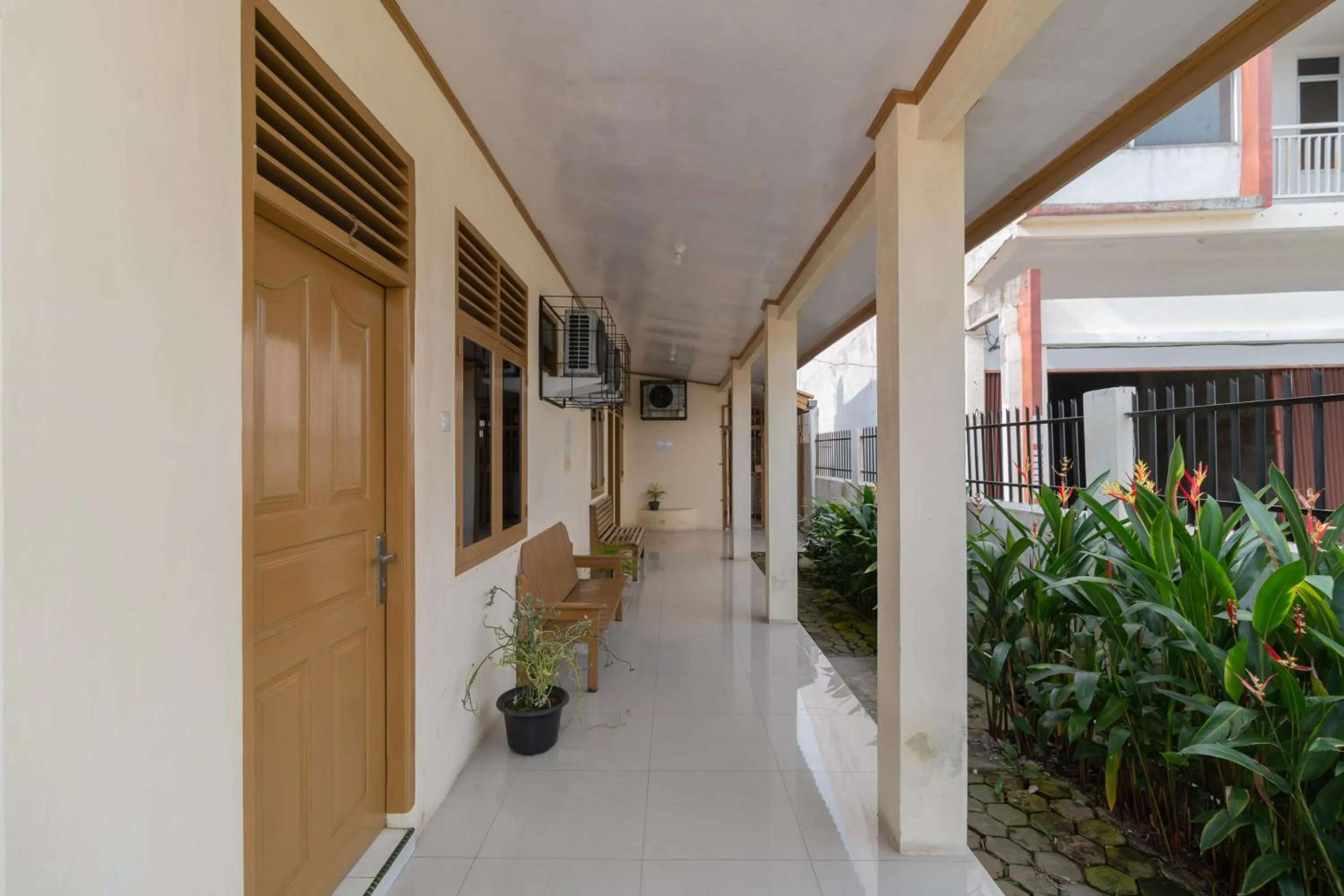 RedDoorz near RS Awal Bros Sudirman Pekanbaru