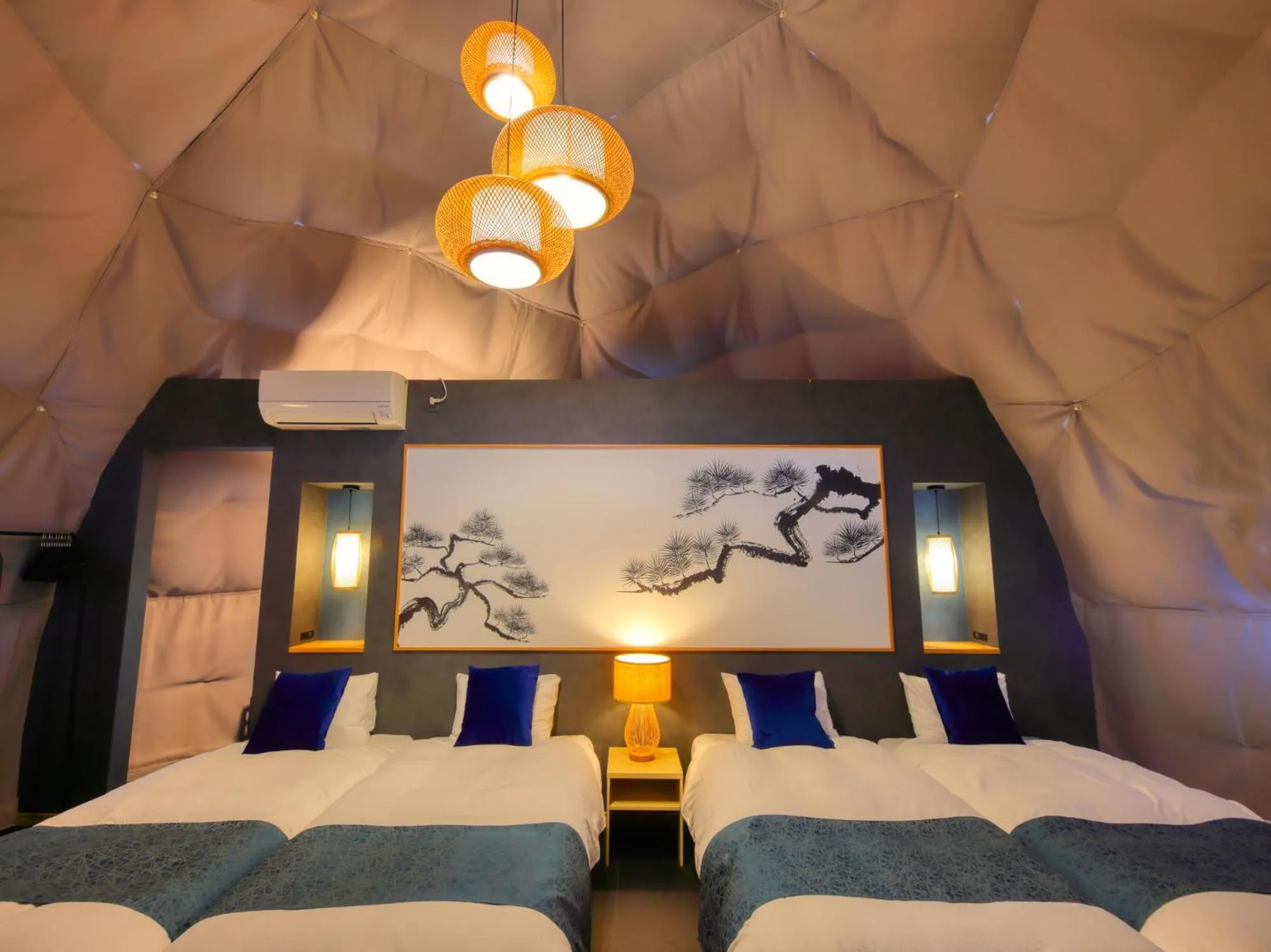 Photo of the whole room, Bed in Mt.Fujiグランピングテラス　嶺乃華