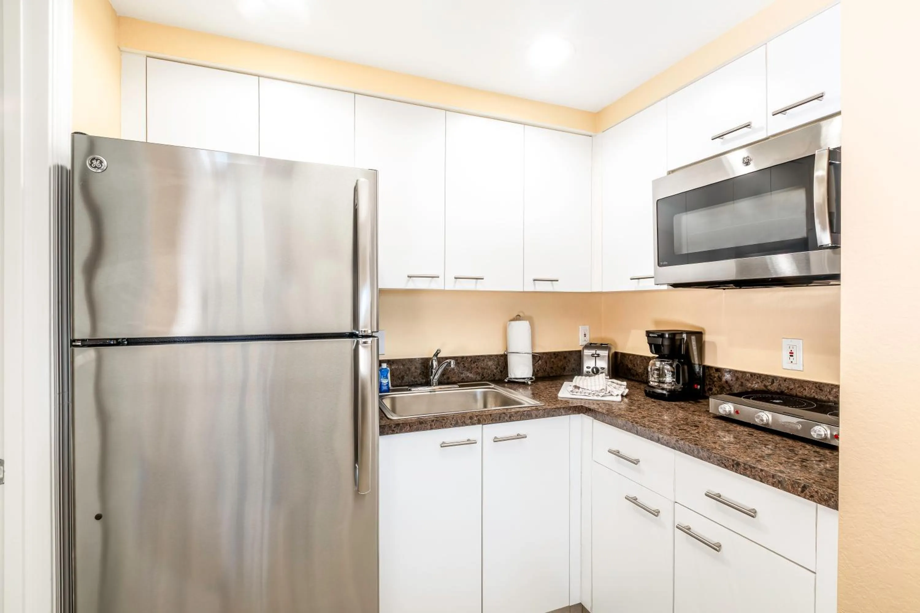 Kitchen or kitchenette in Vacation Village at Weston, Fort Lauderdale