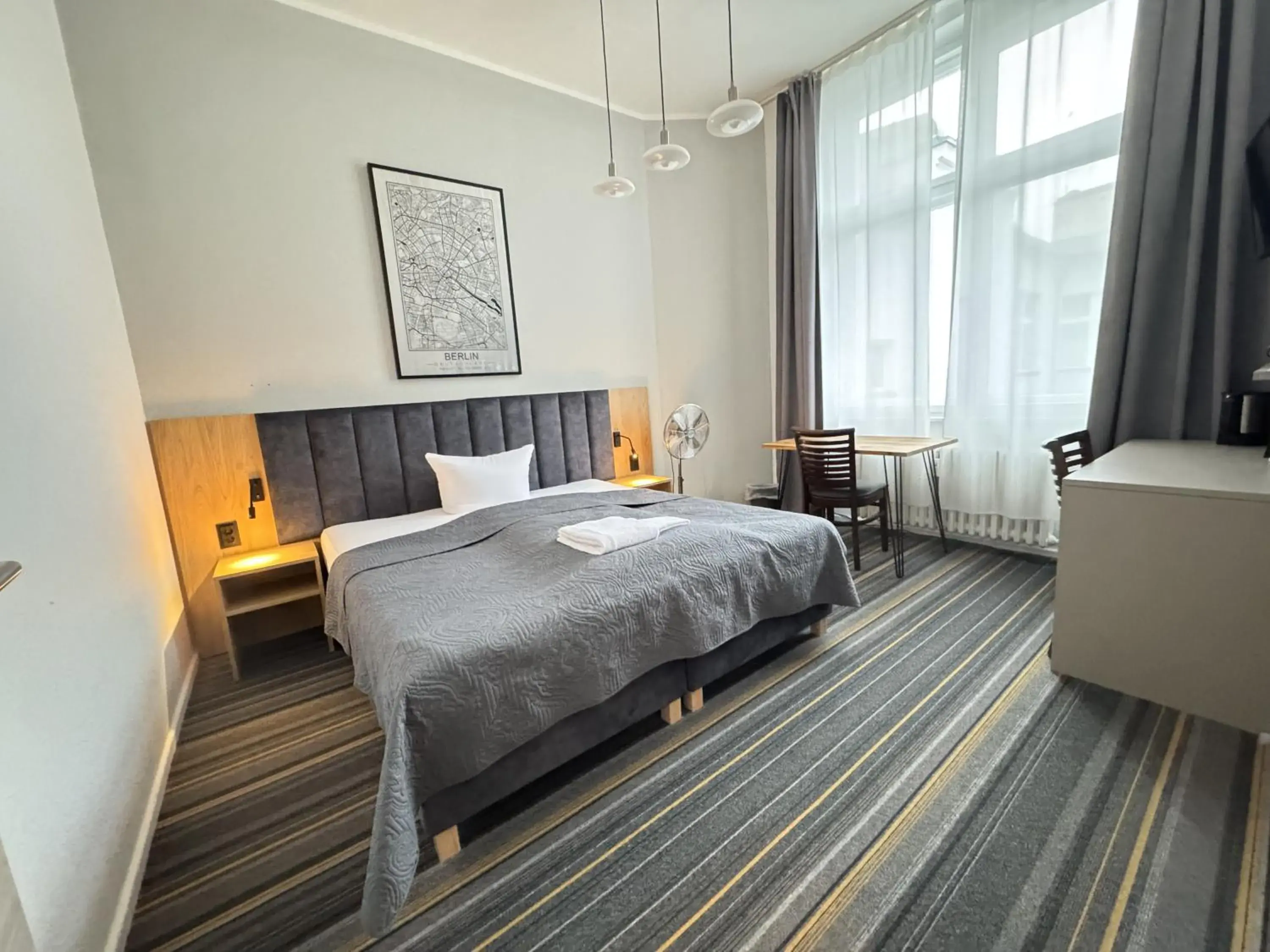 Double Room with Private Bathroom in Hotel Bregenz Double Room with Private Bathroom in Hotel Bregenz