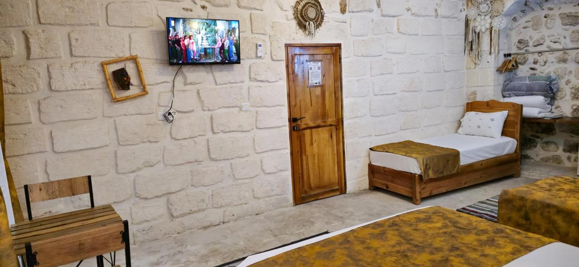 Photo of the whole room, Bed in Mons Masius Hotel Teras